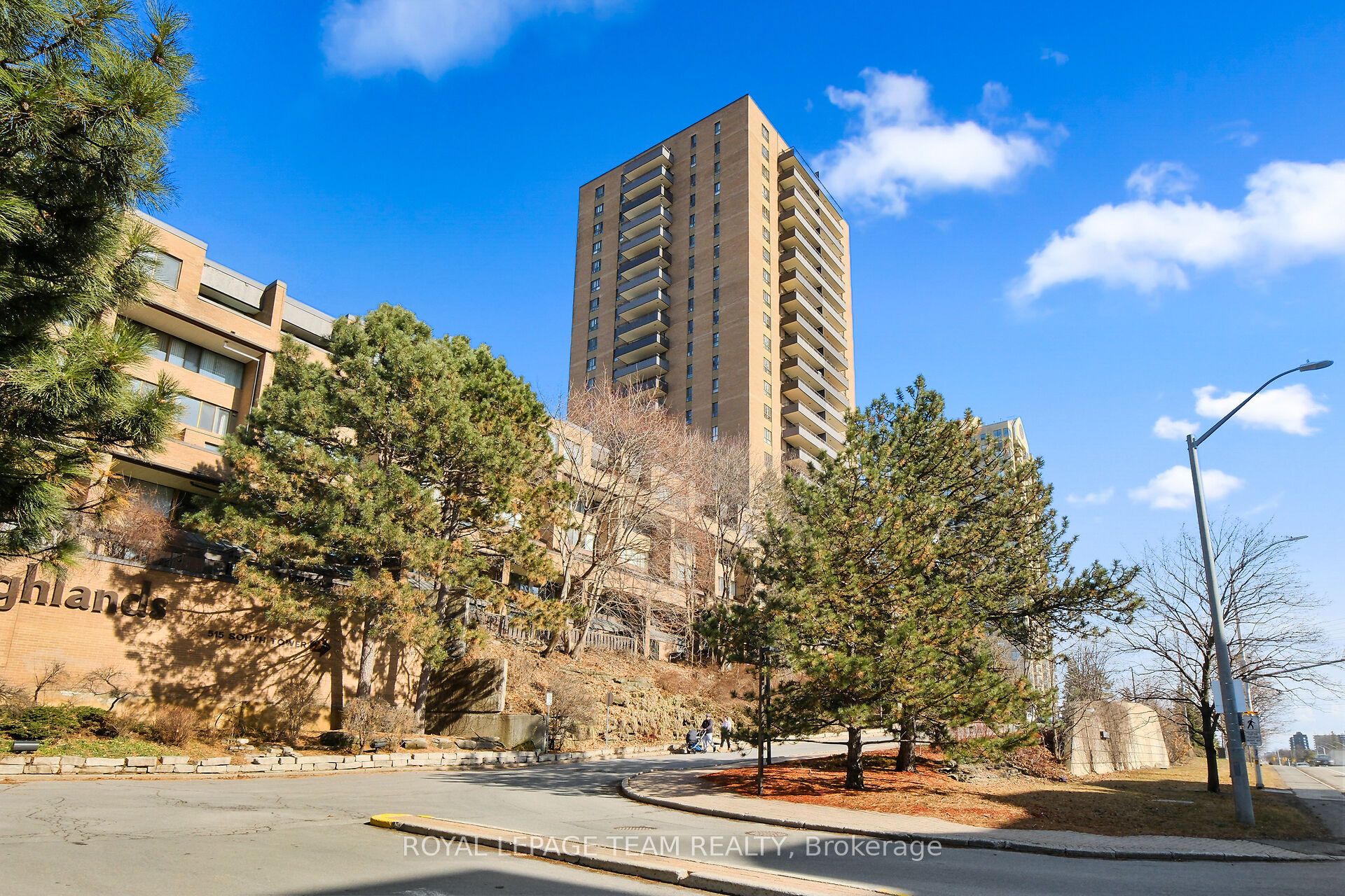515 St Laurent Boulevard 2012