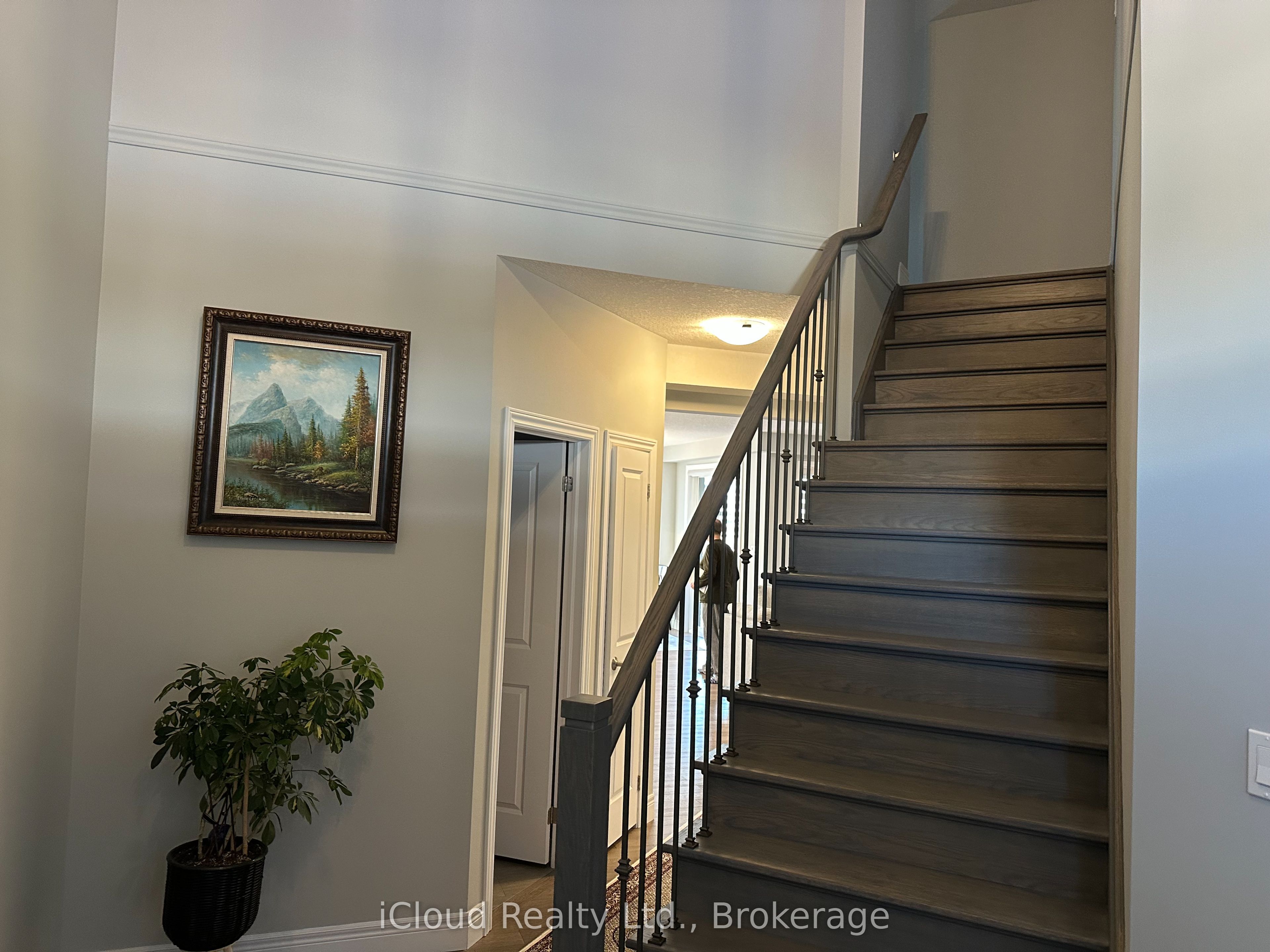 106 Queensgate Crescent