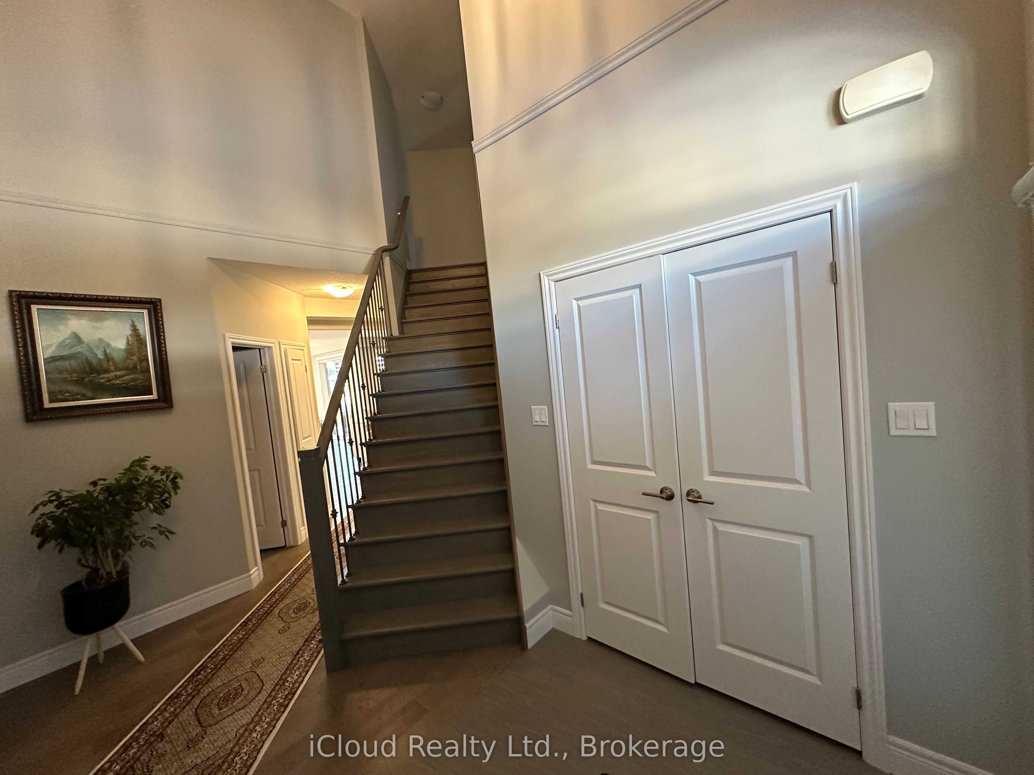 106 Queensgate Crescent