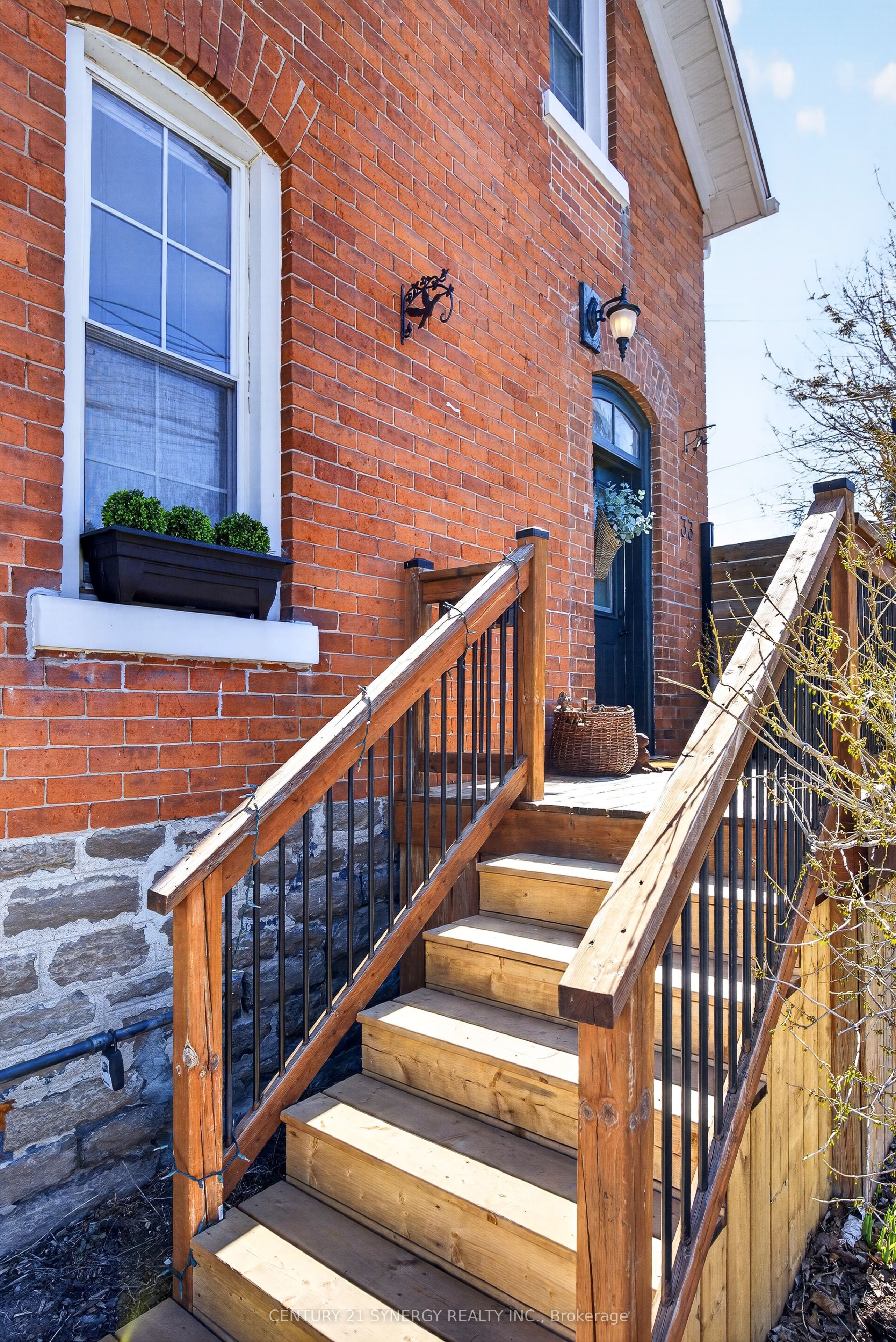 33 A & B Napoleon Street