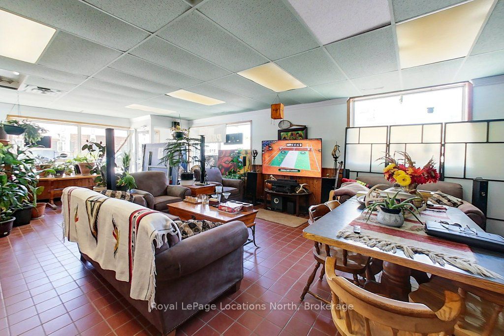 31 Sykes Street S