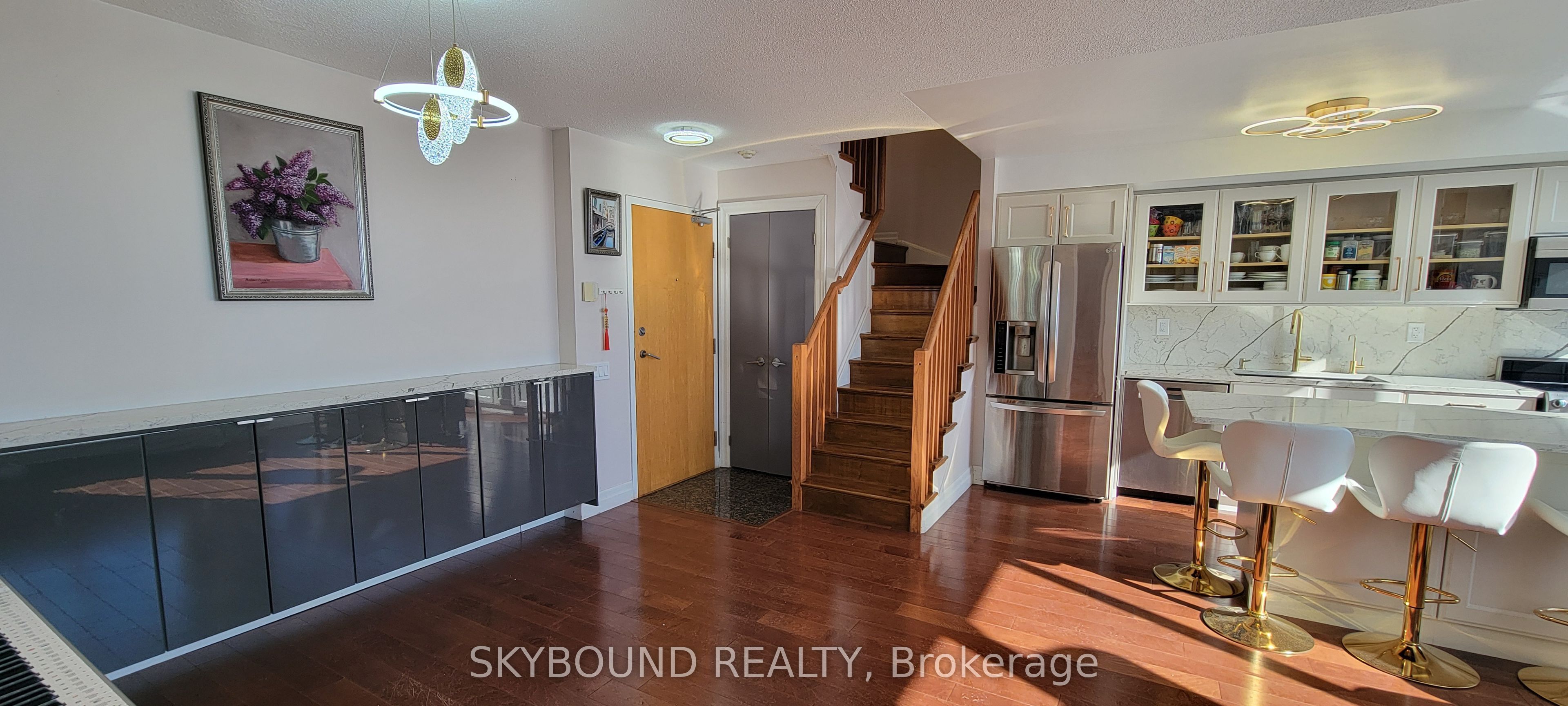 1040 The Queensway N/A 919