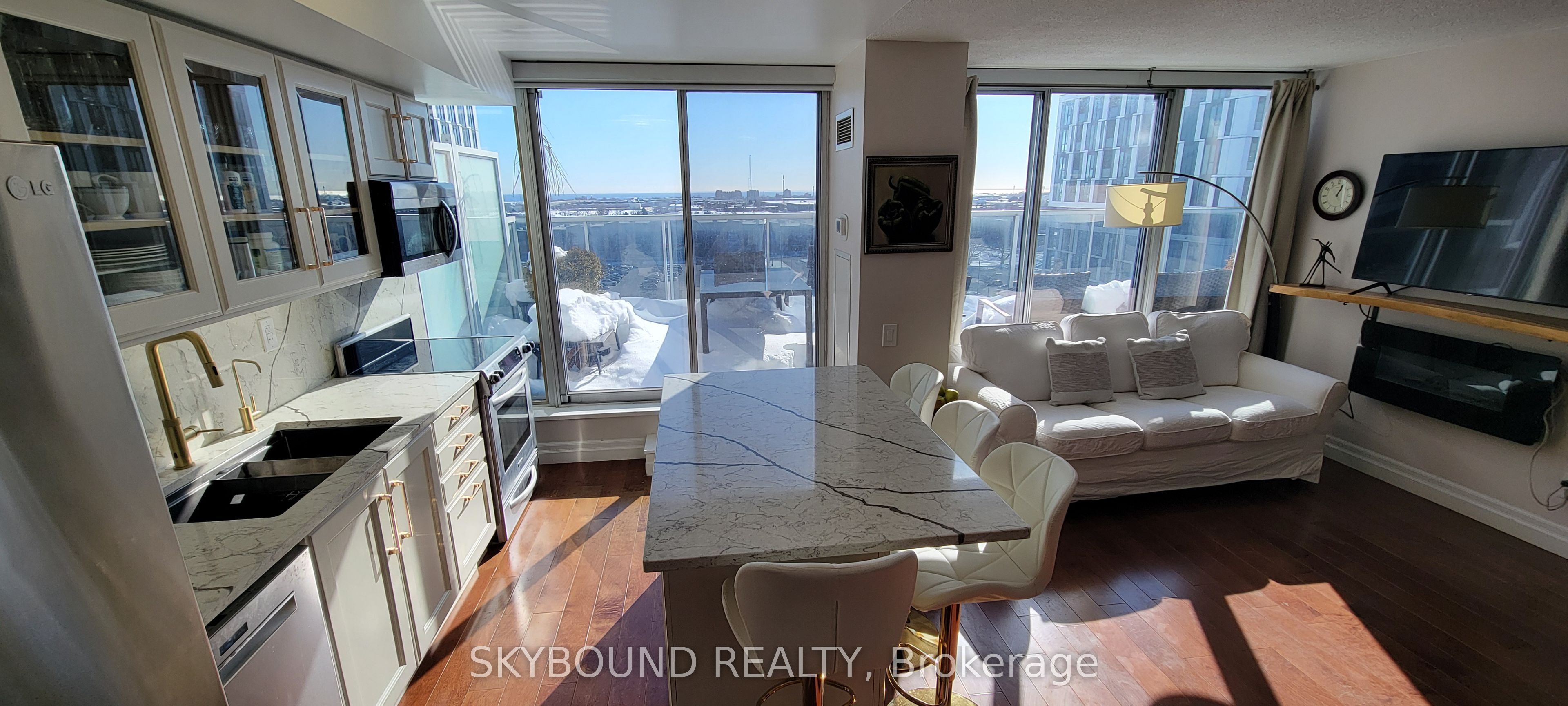 1040 The Queensway N/A 919