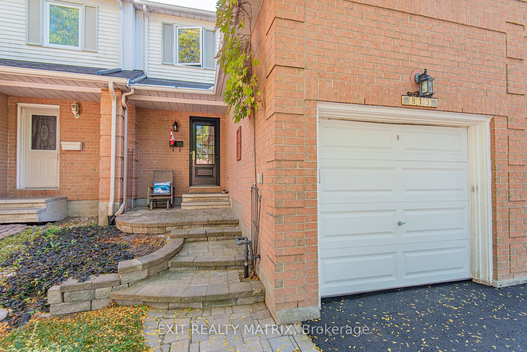 813 Clearcrest Crescent