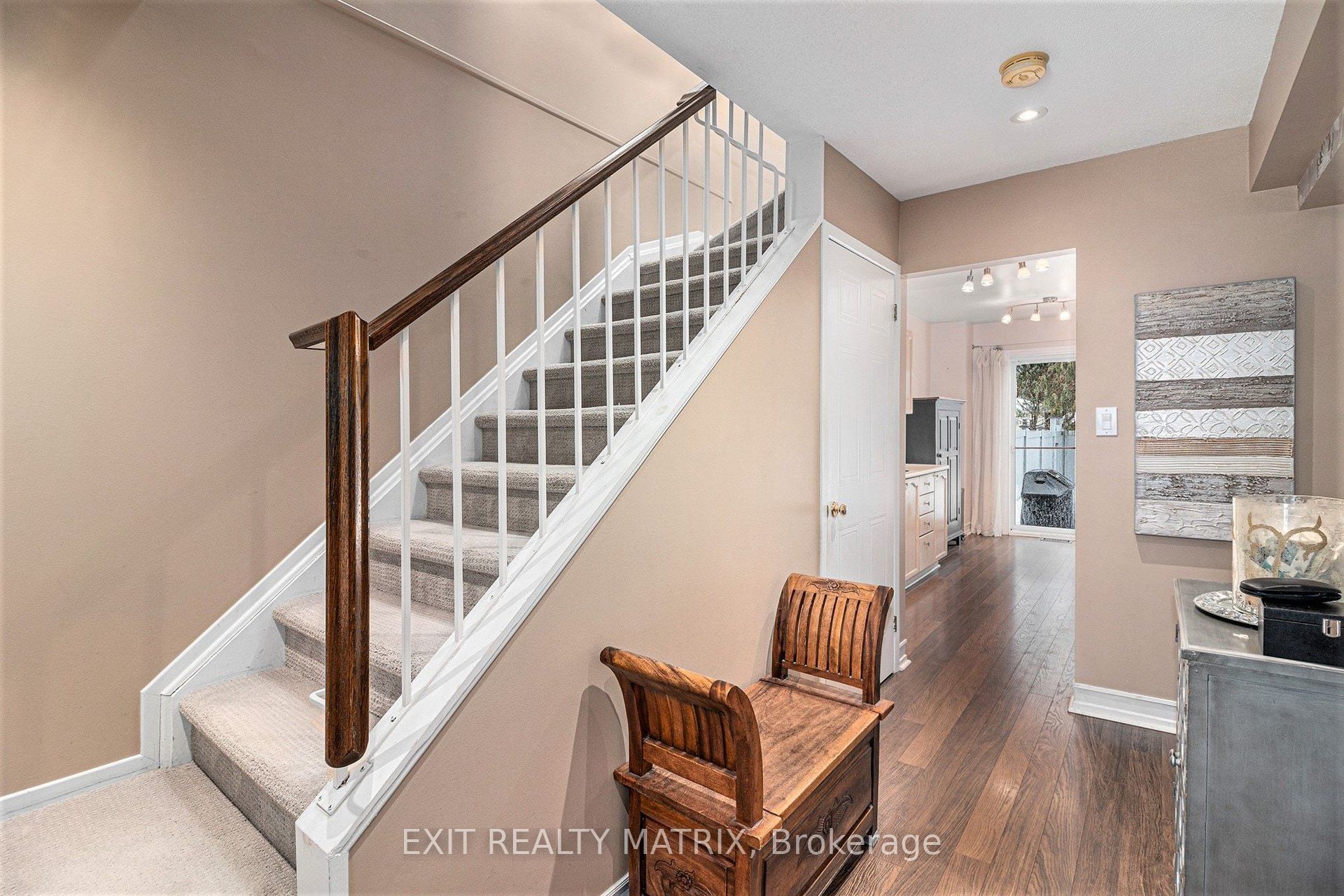 813 Clearcrest Crescent