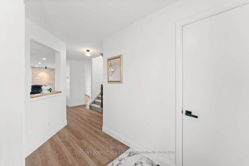 1098 King Street W 24