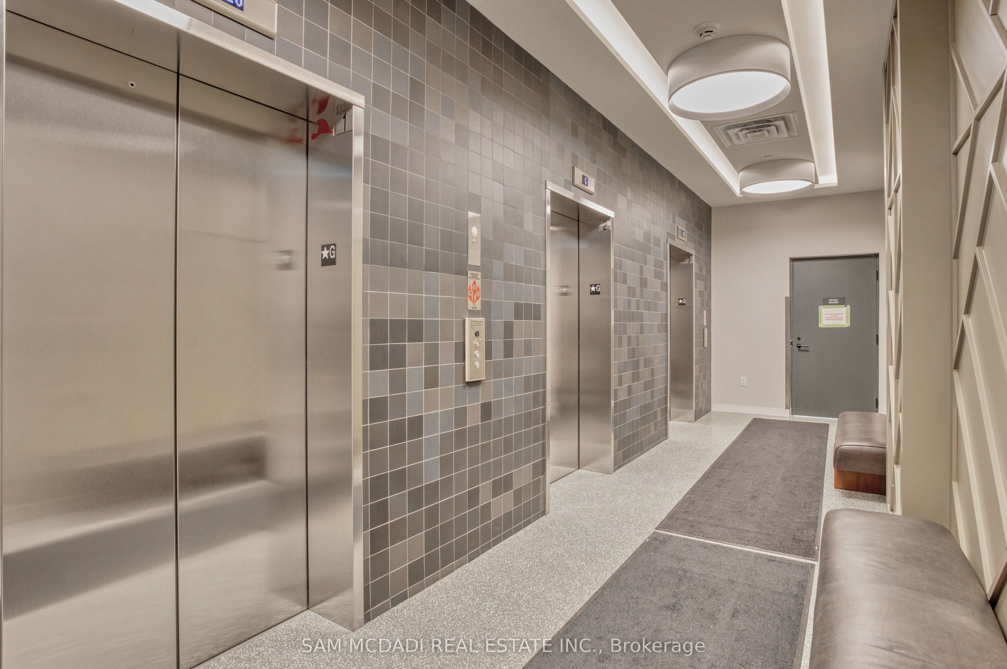 2495 Eglinton Avenue W 514