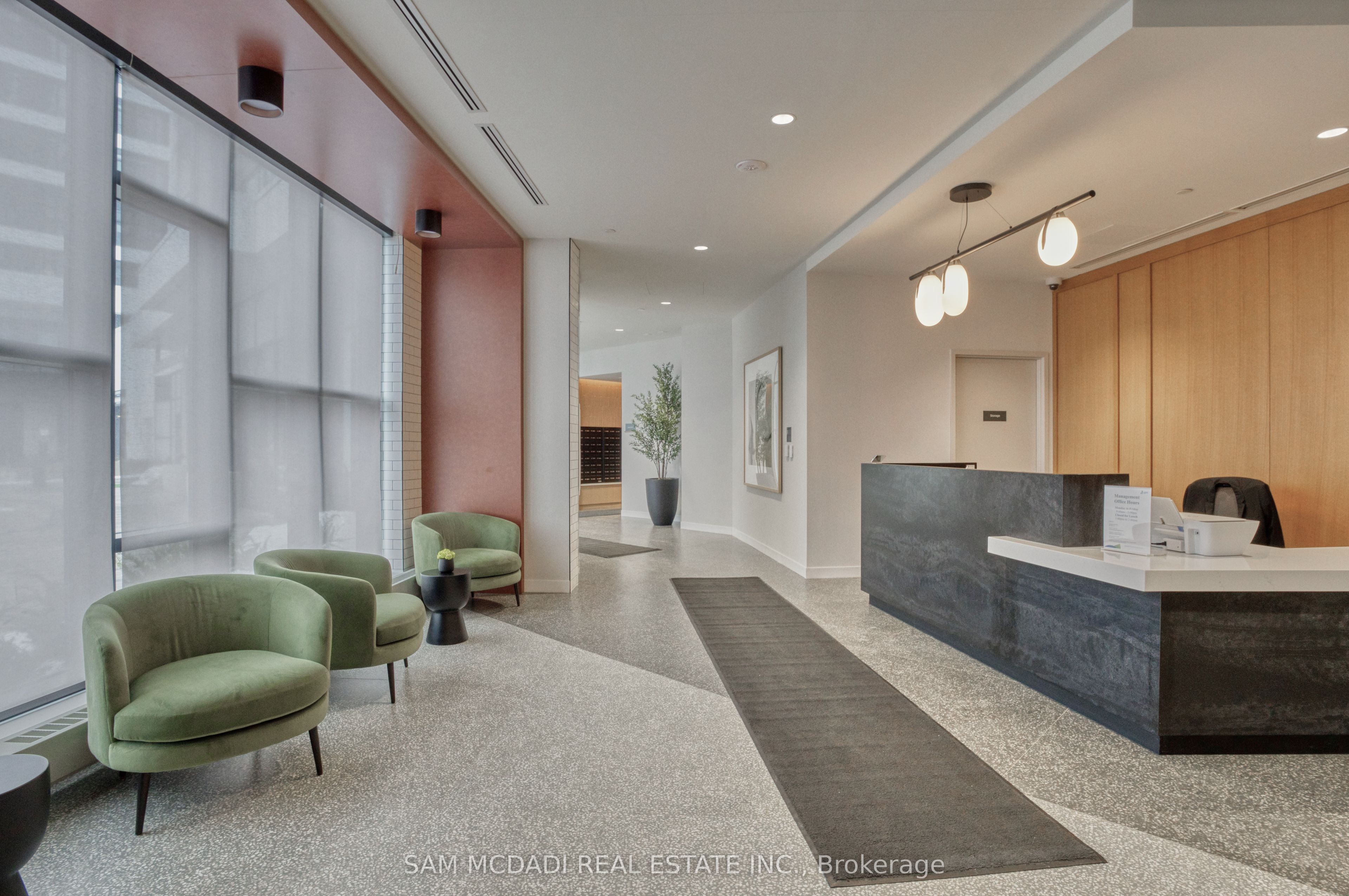 2495 Eglinton Avenue W 514