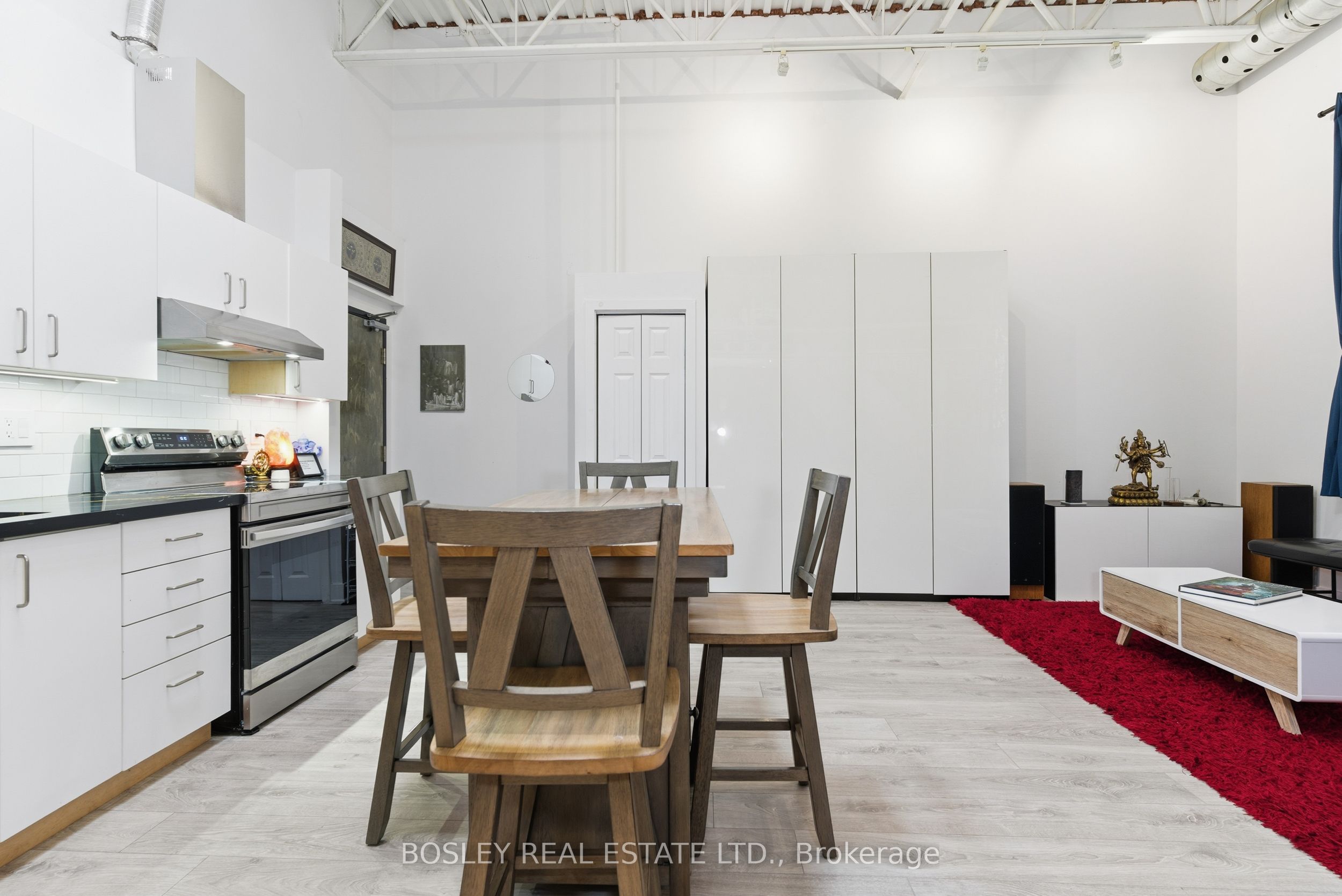 347 Sorauren Avenue 209