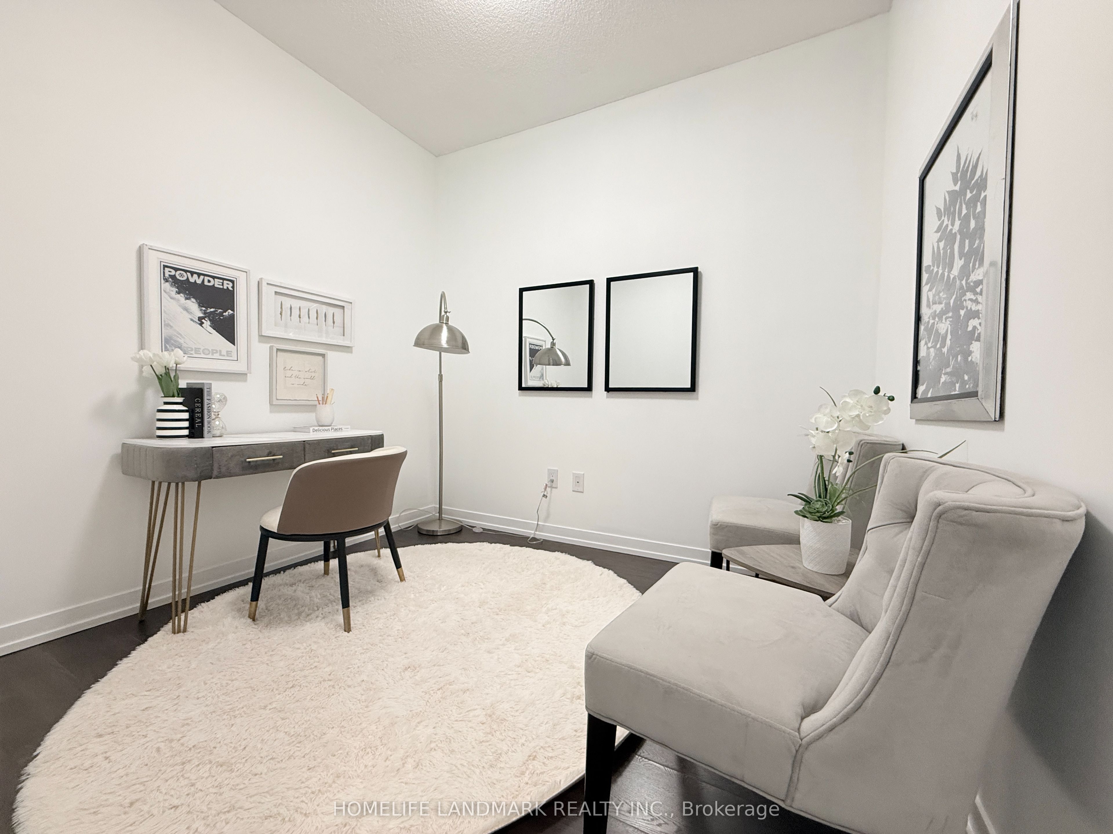 2520 Eglinton Avenue W 1211