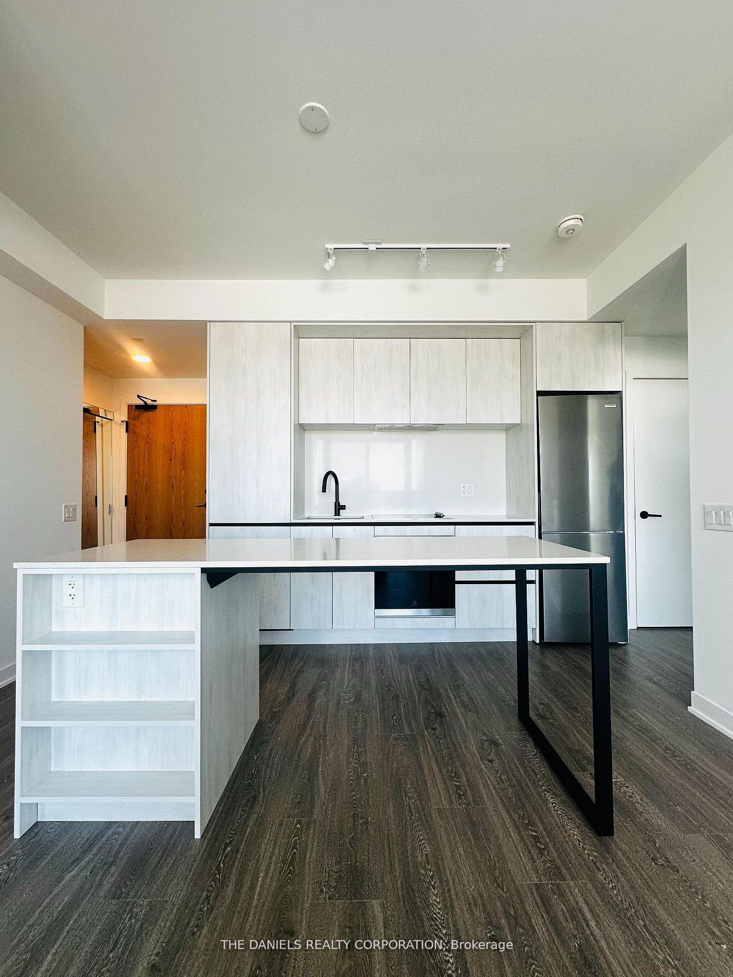 2495 Eglinton Avenue W 909