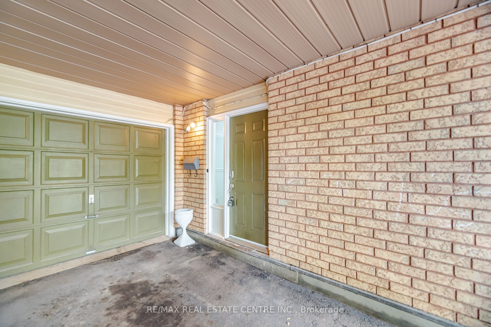 2349 Strawfield Court