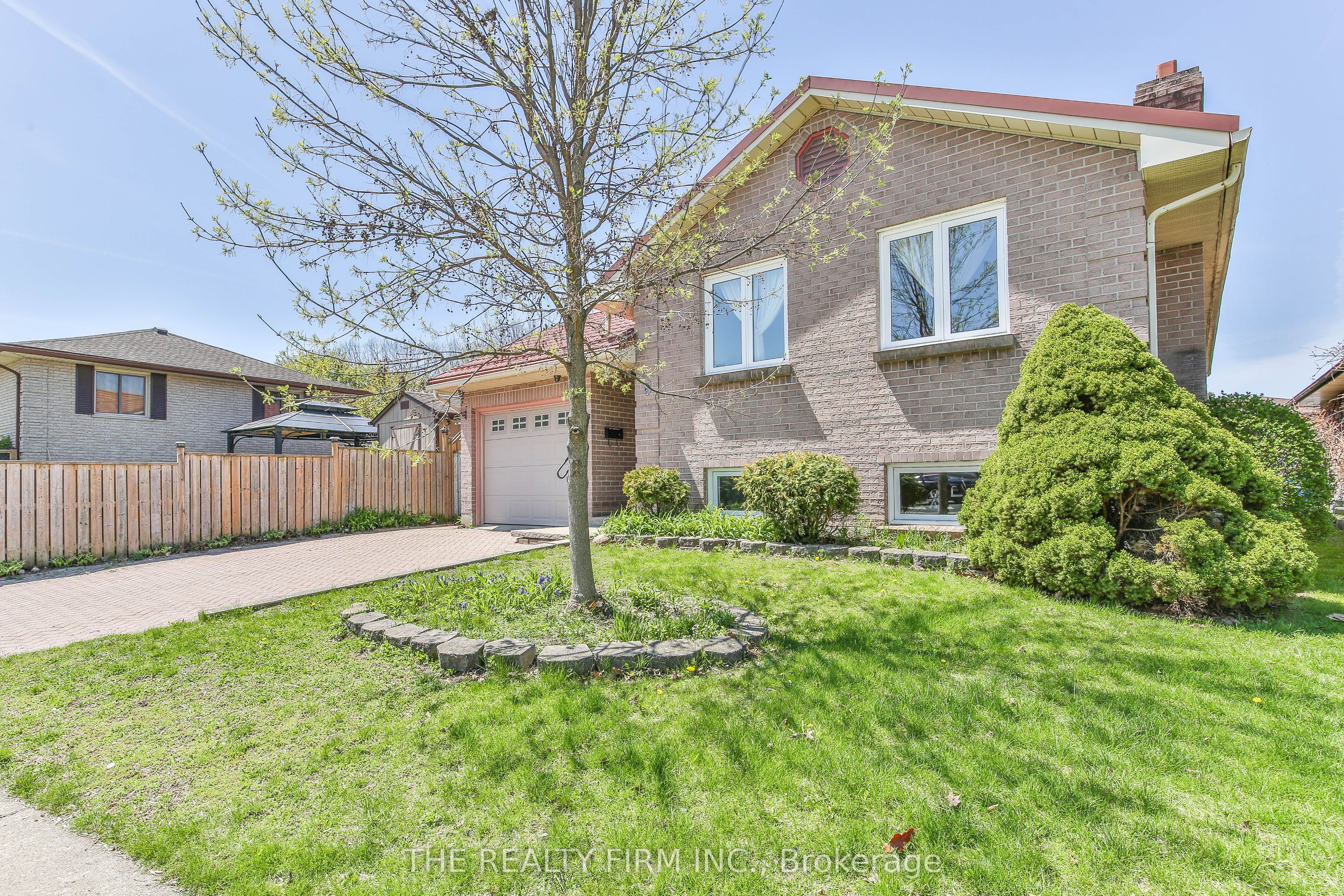 8 Quail Ridge Crescent