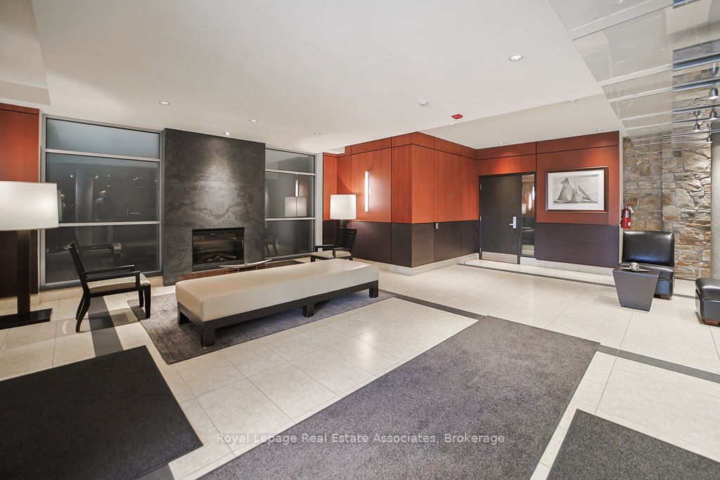 80 Port Street E 107