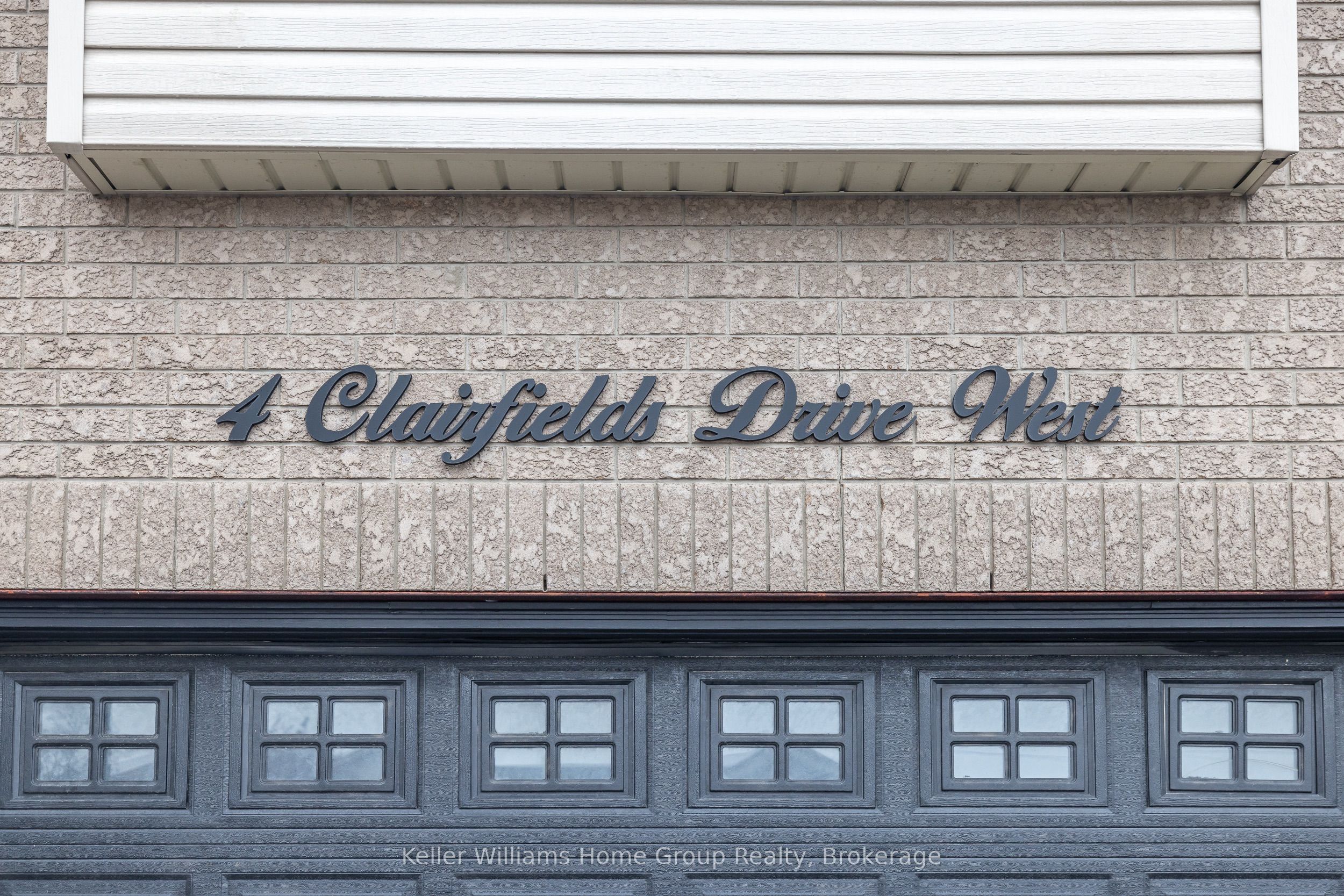 4 CLAIRFIELDS Drive W