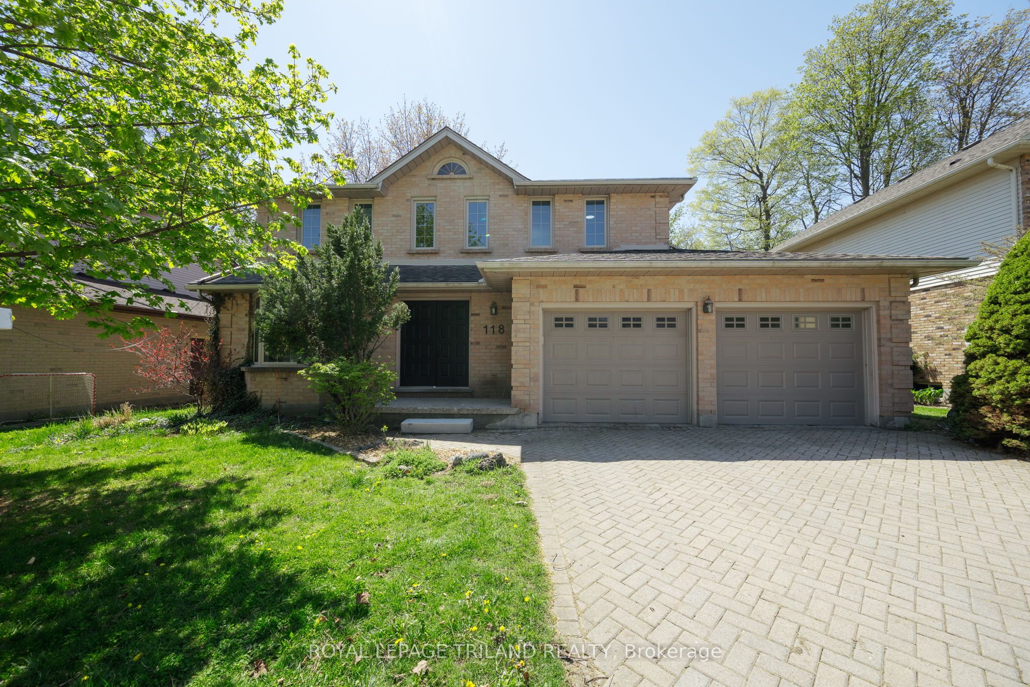 118 Deer Valley Crescent
