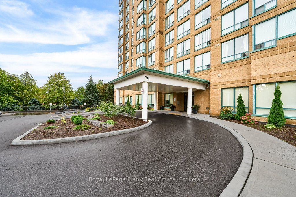 711 Rossland Road E 806