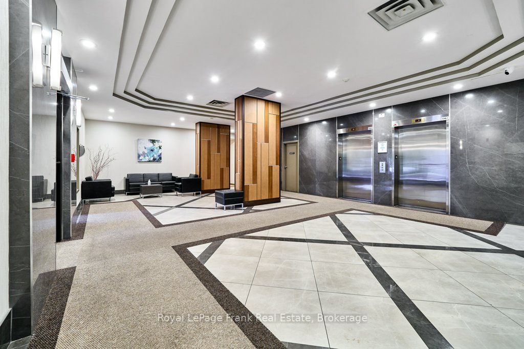 711 Rossland Road E 806