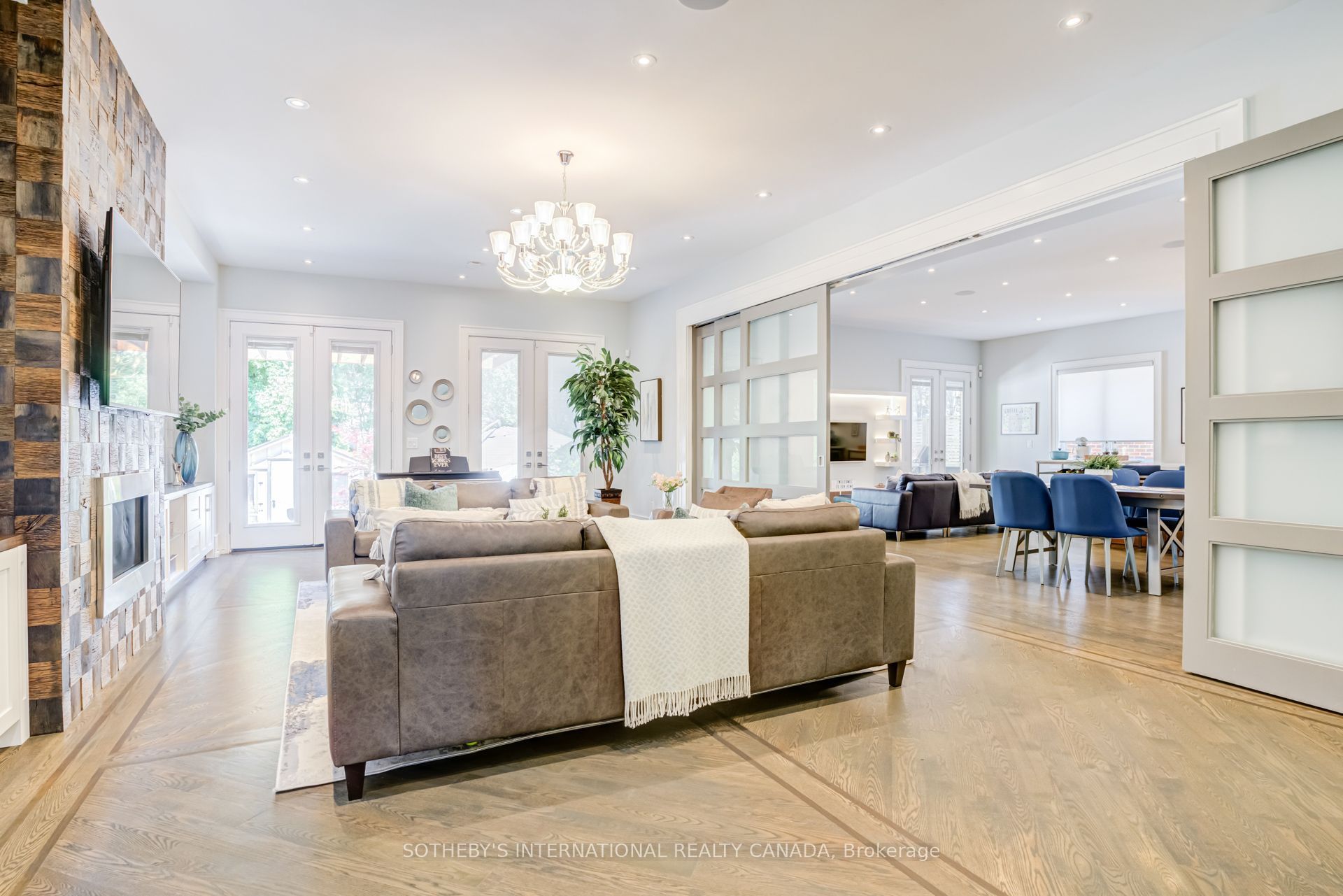 29 Oakwood Avenue S