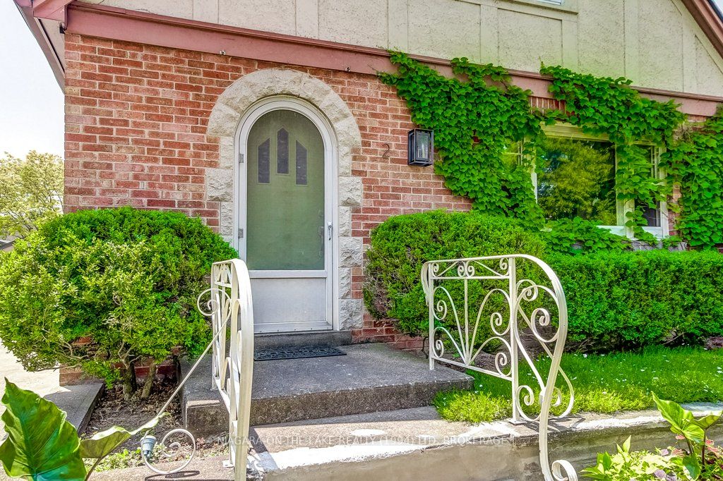 2 Vivian Avenue