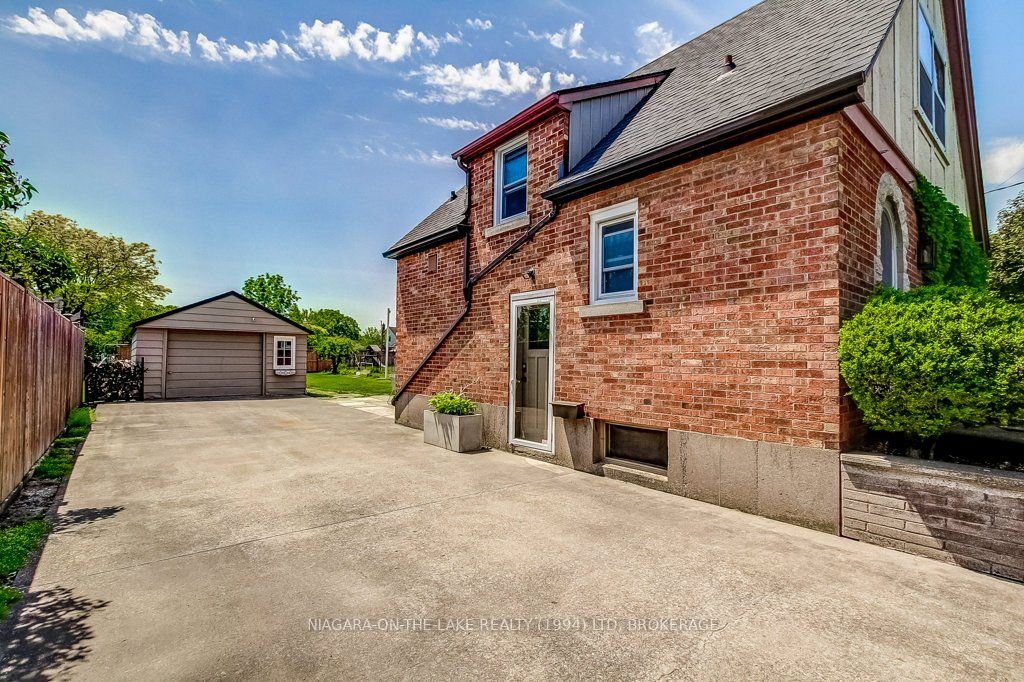 2 Vivian Avenue