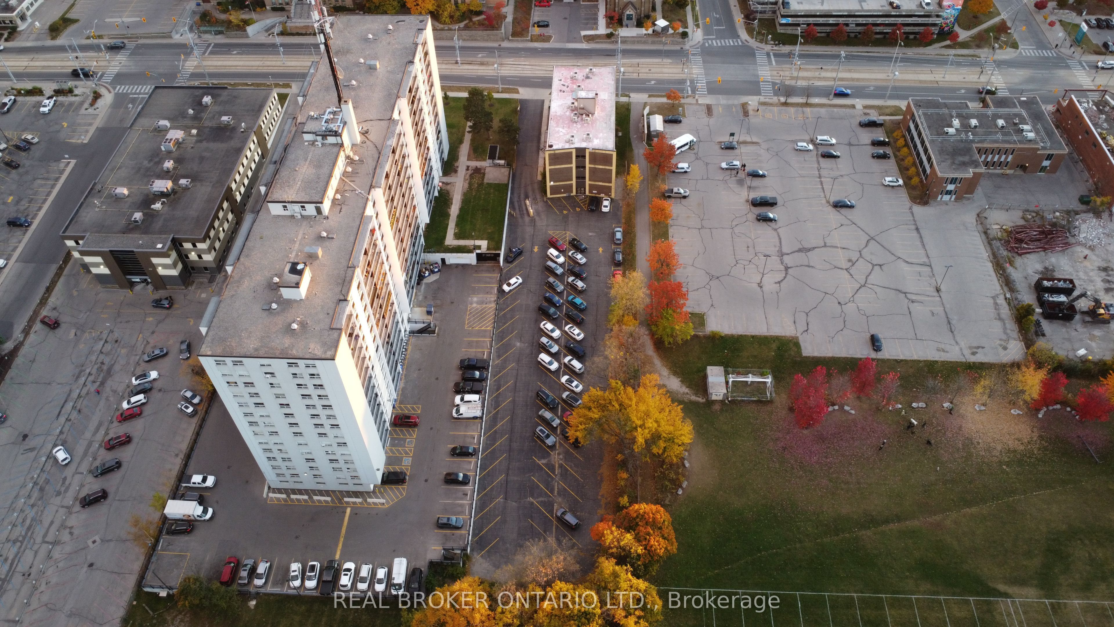 824 King Street W