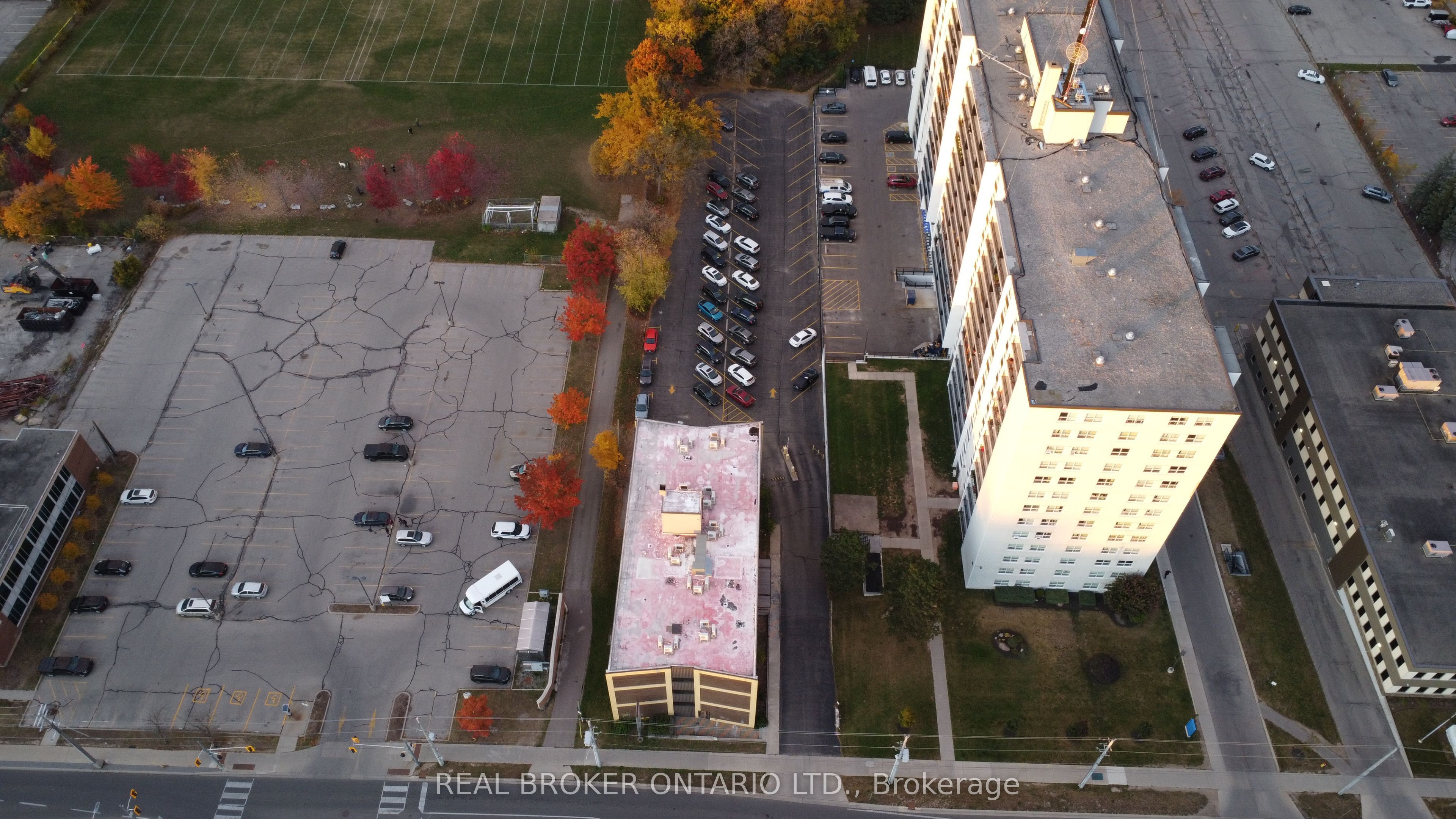 824 King Street W