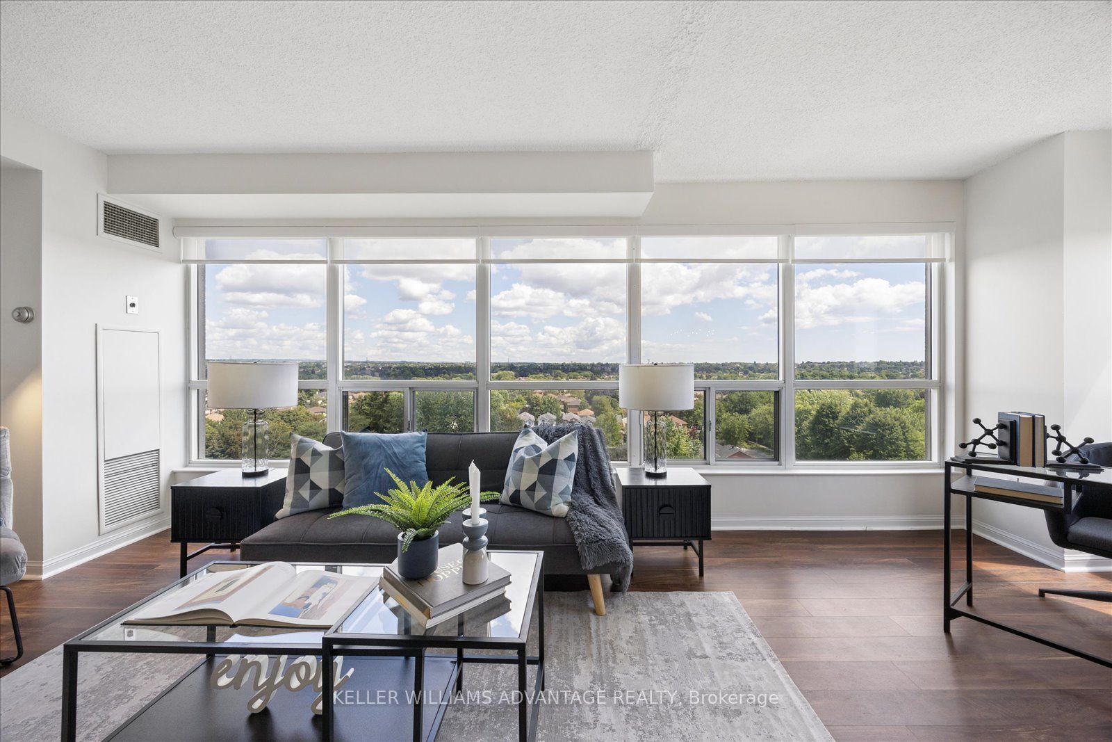 712 Rossland Road E 903