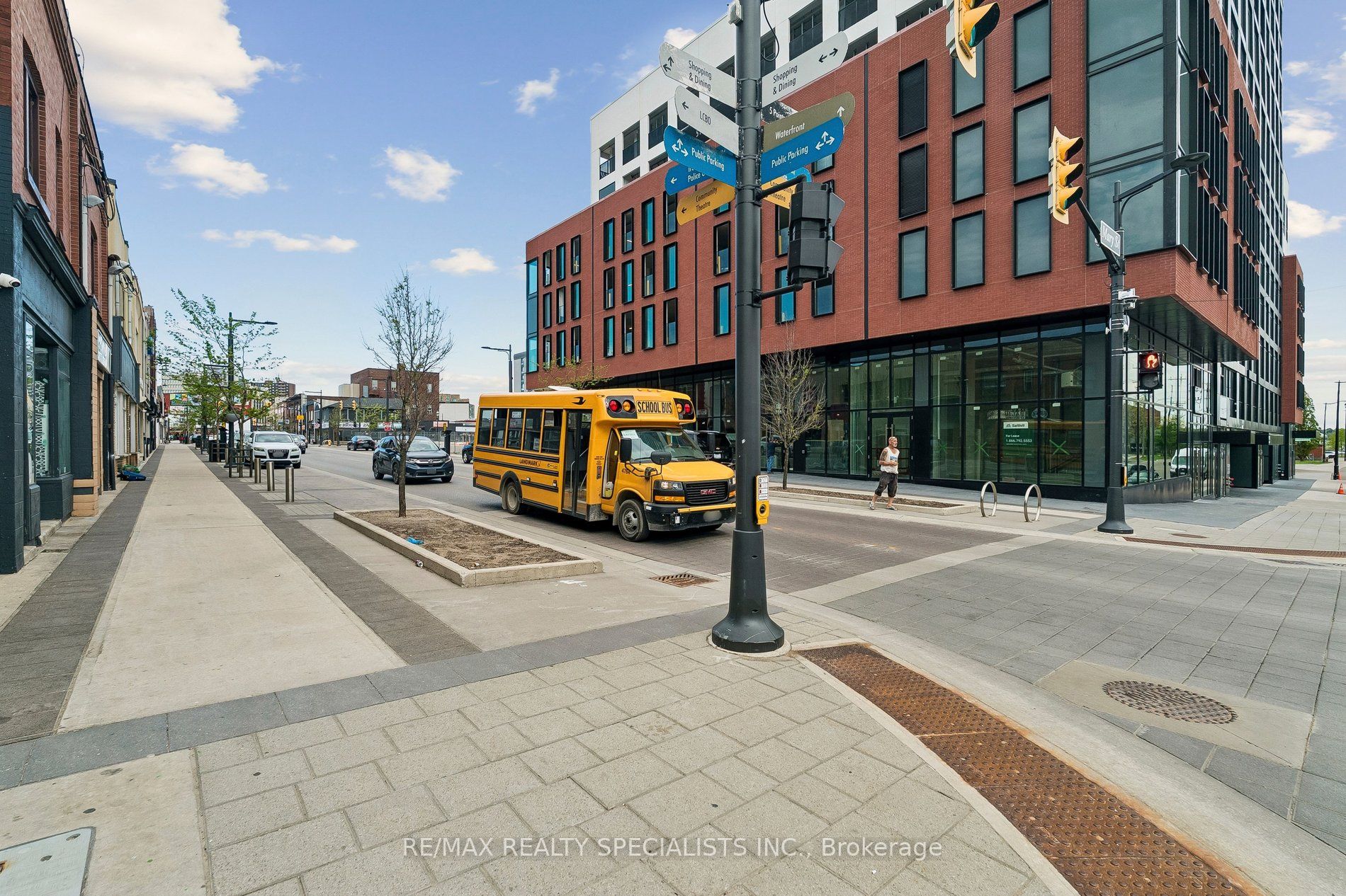 54 Dunlop Street W