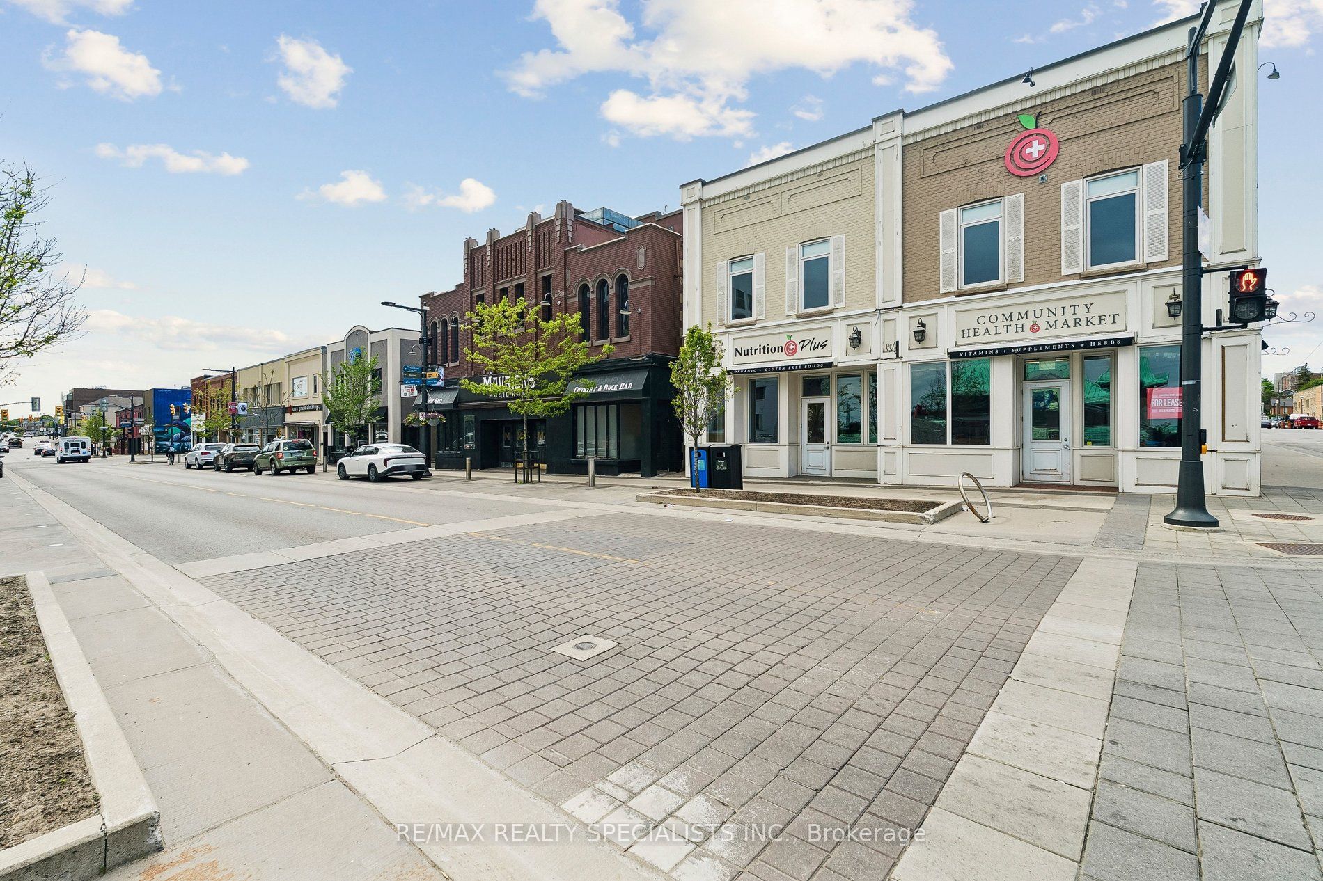 54 Dunlop Street W