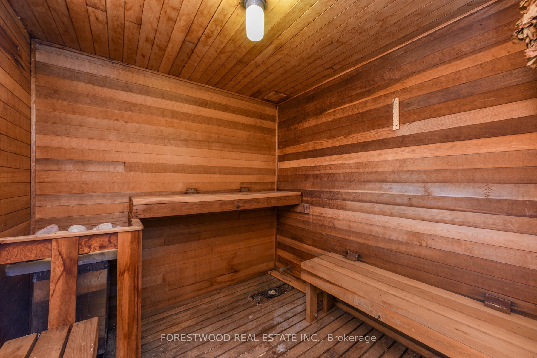 1690 Saltdene Terrace