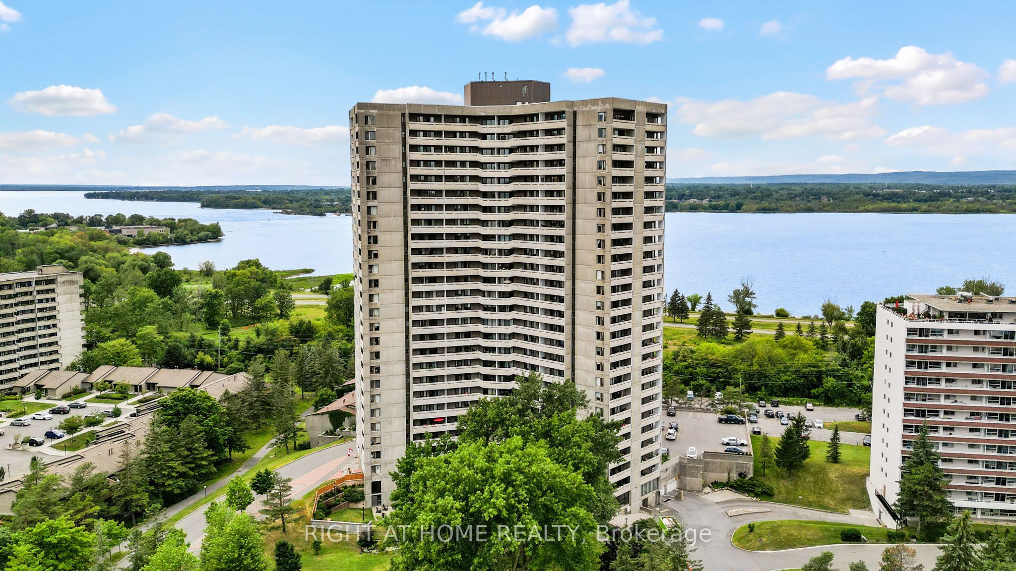 1081 AMBLESIDE Drive 306
