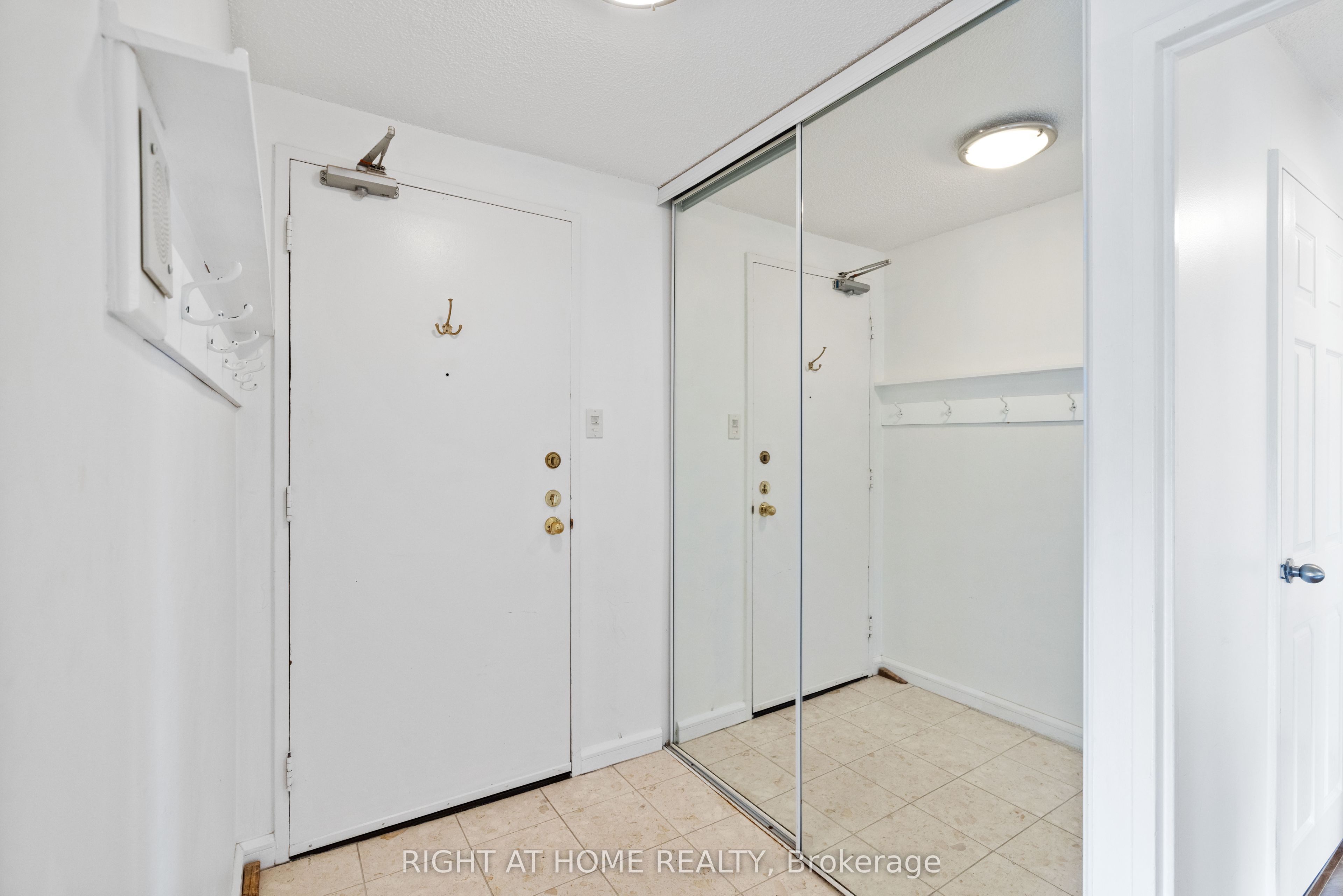1081 AMBLESIDE Drive 306