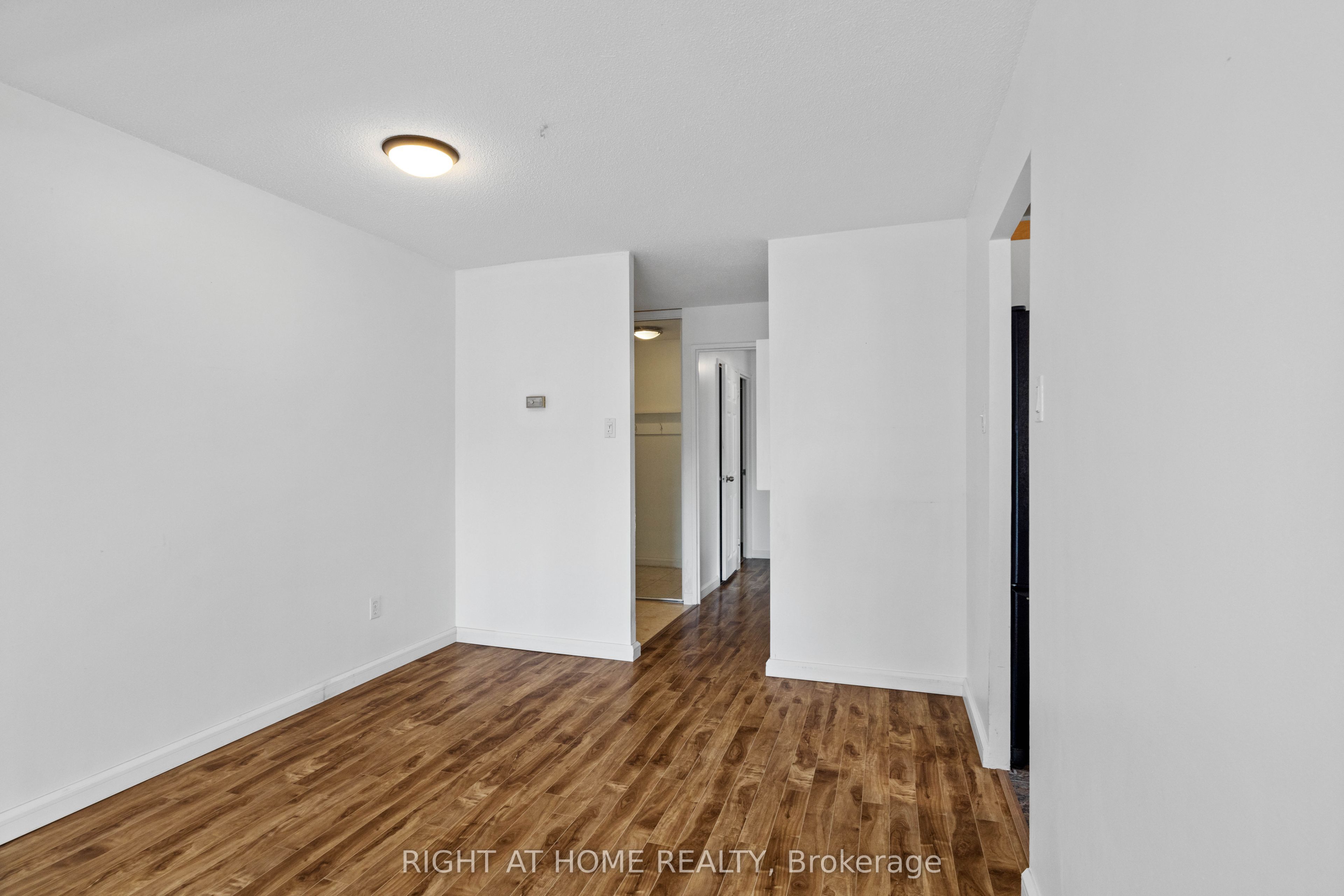 1081 AMBLESIDE Drive 306