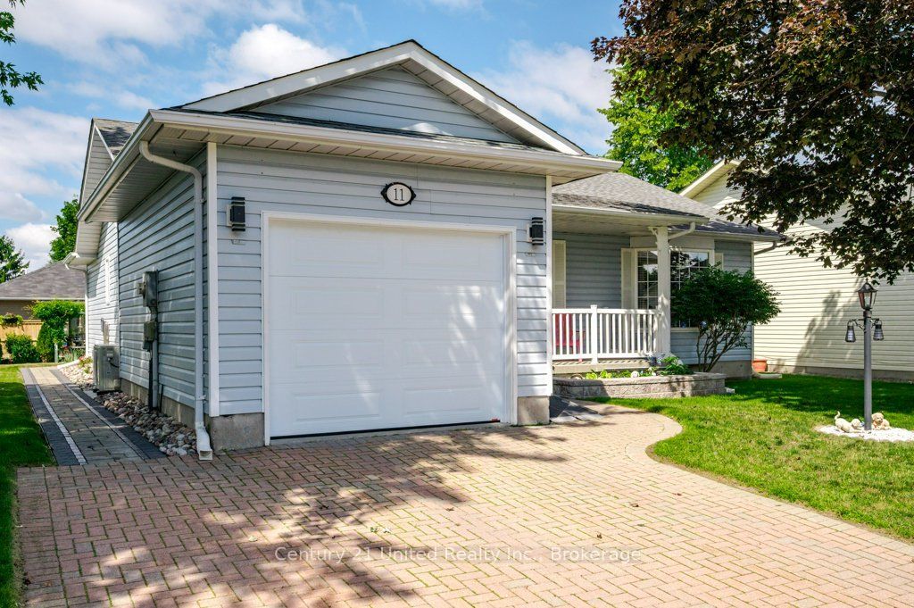 11 Algonquin Trail