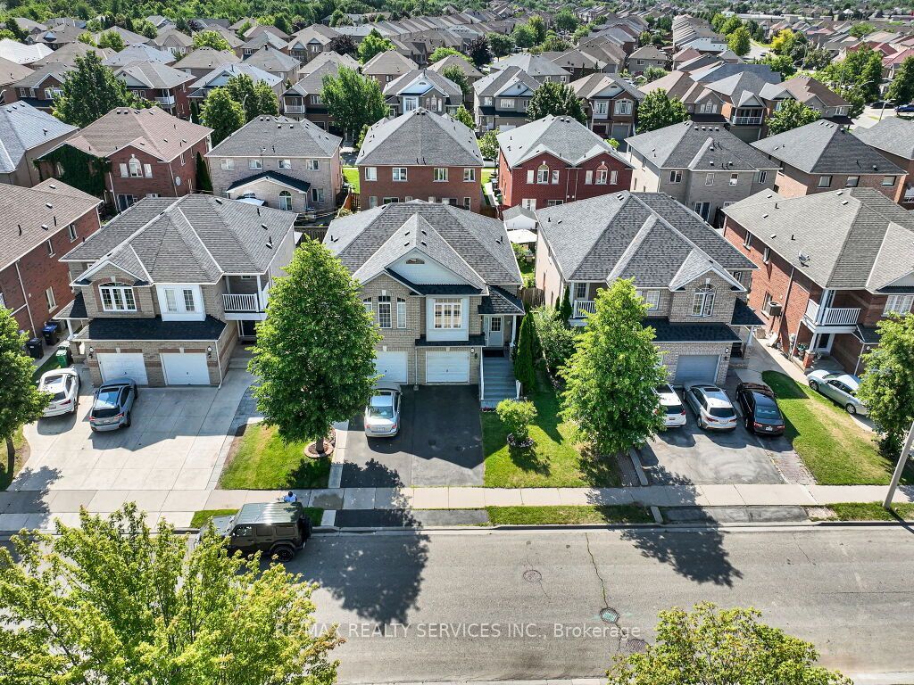 101 River Rock Crescent