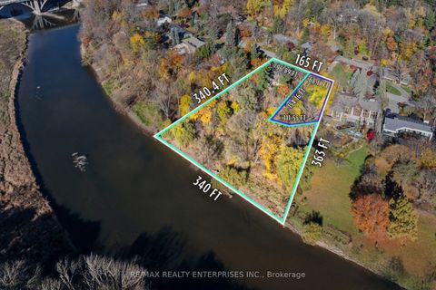 1520 Pinetree Crescent Mississauga ON L5G 2S8