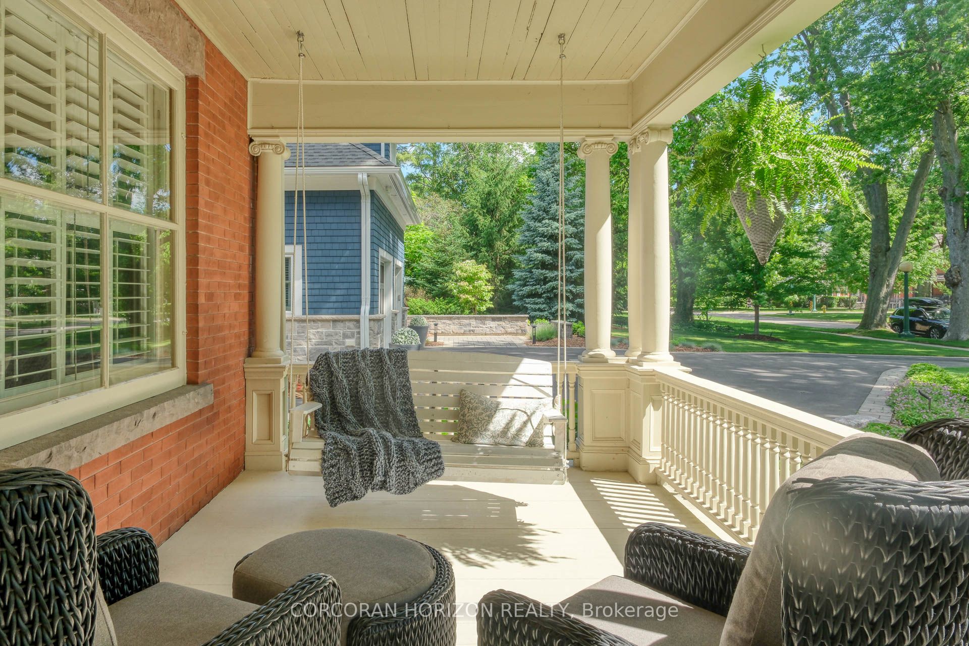 18 Brant Road N