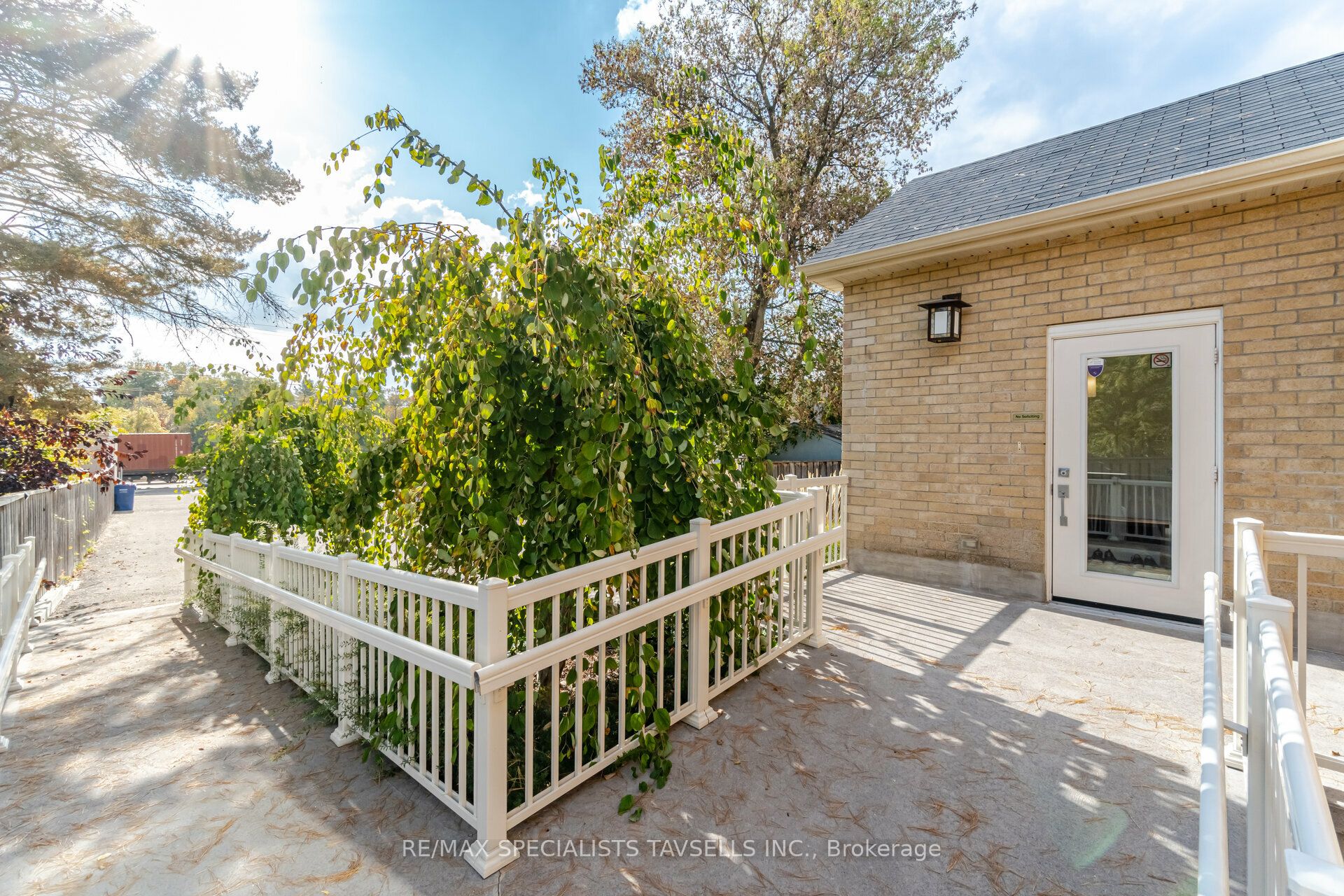 16011 Airport Road S