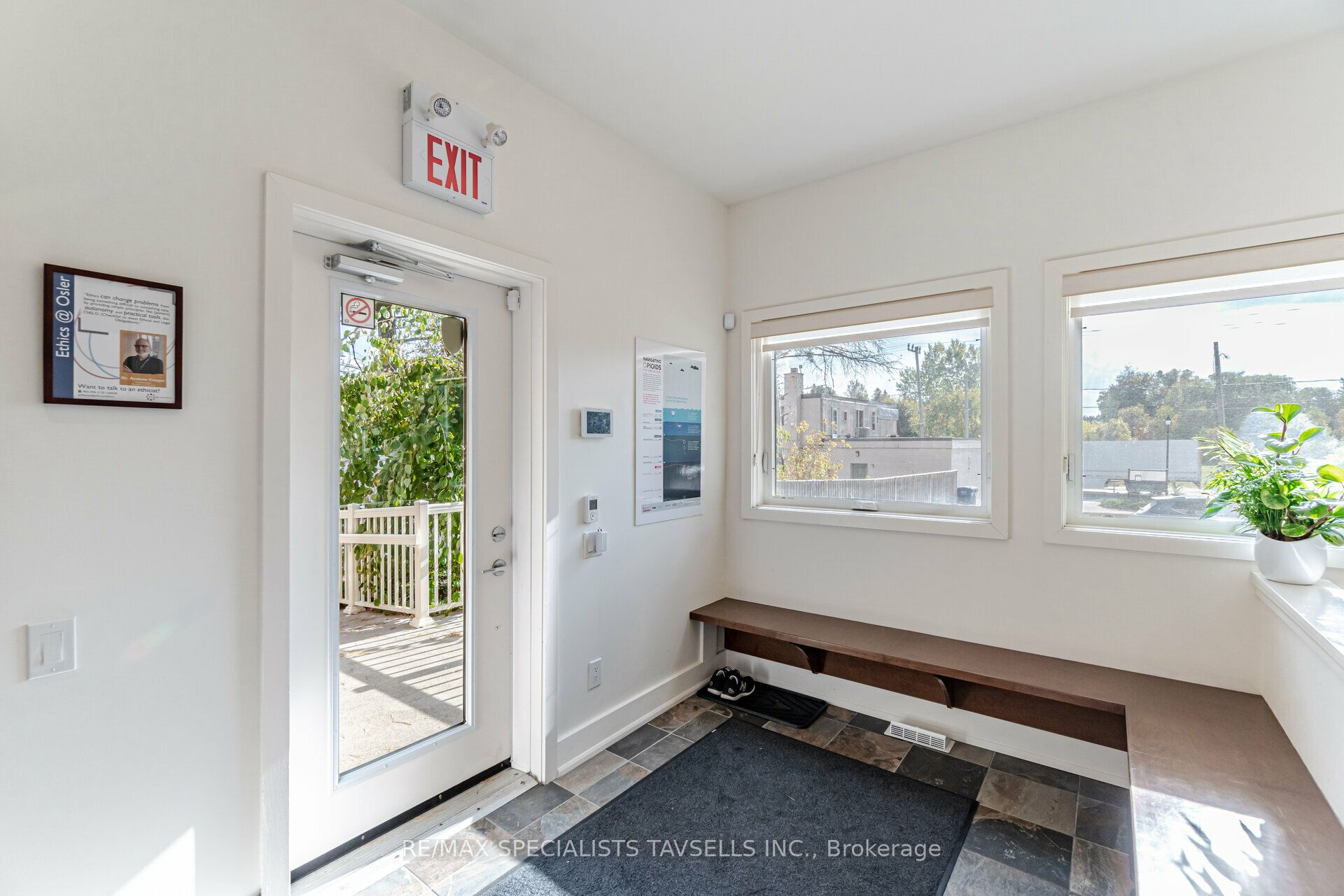 16011 Airport Road S