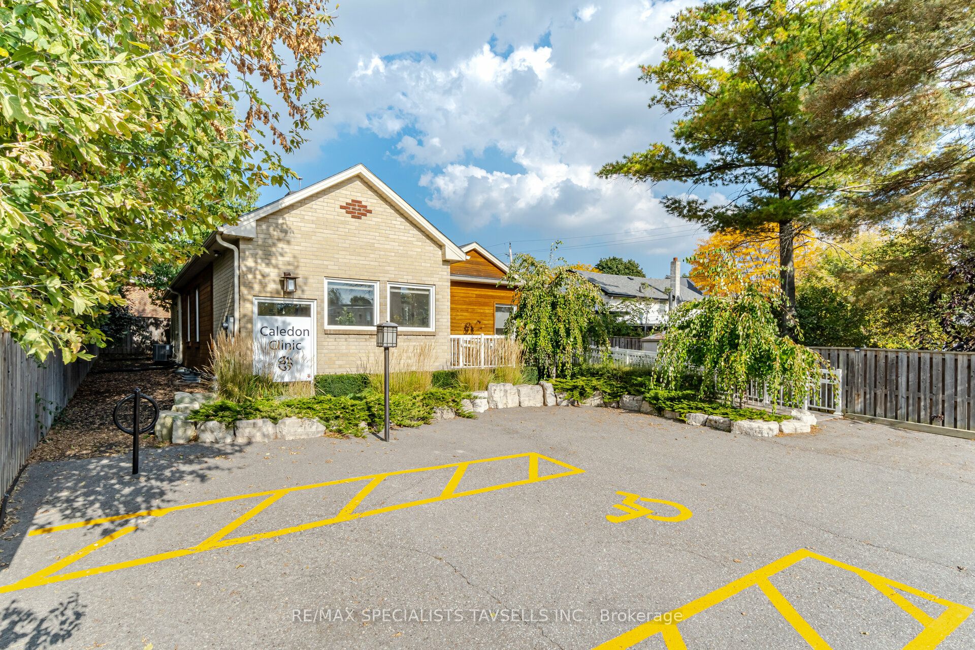 16011 Airport Road S