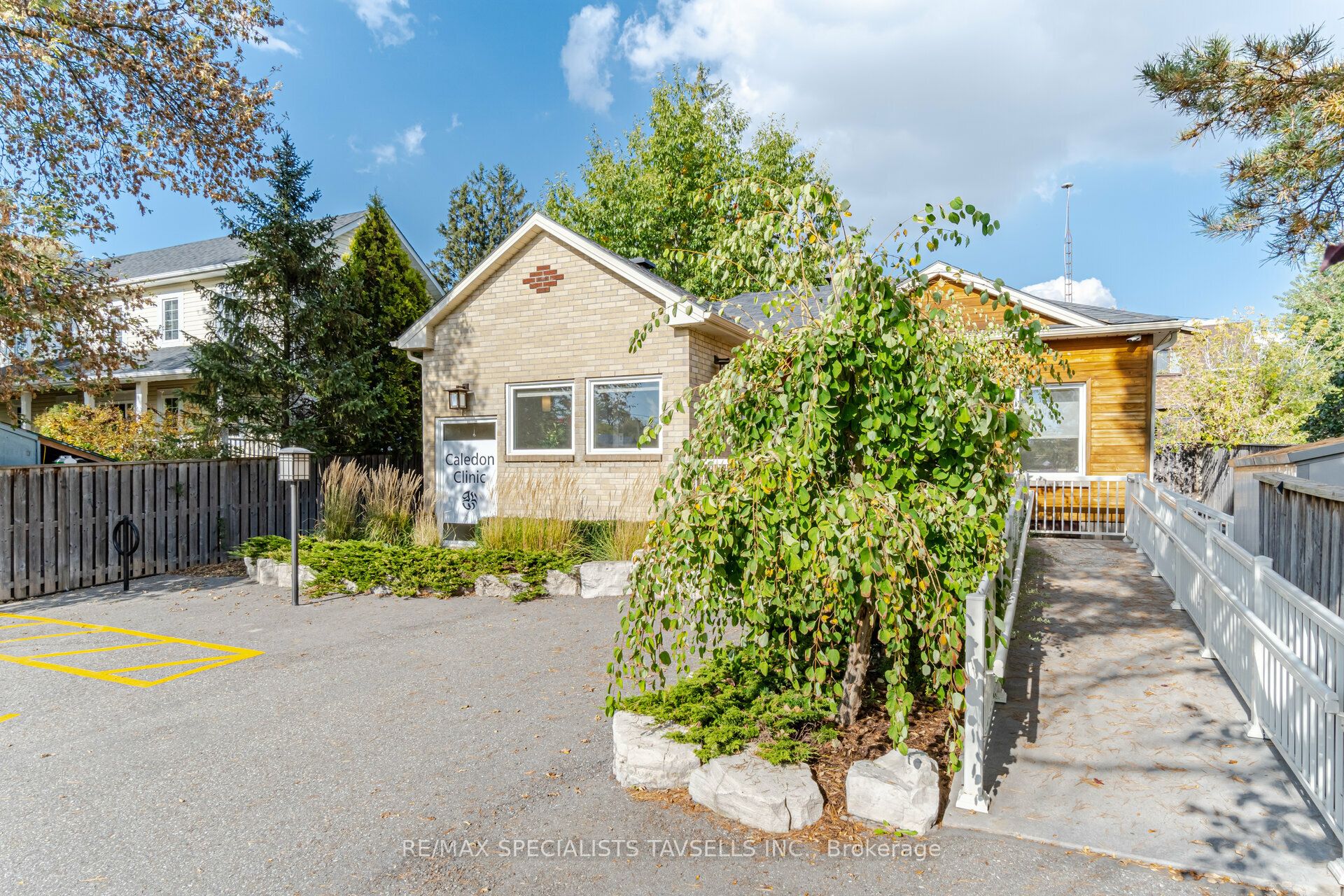 16011 Airport Road S