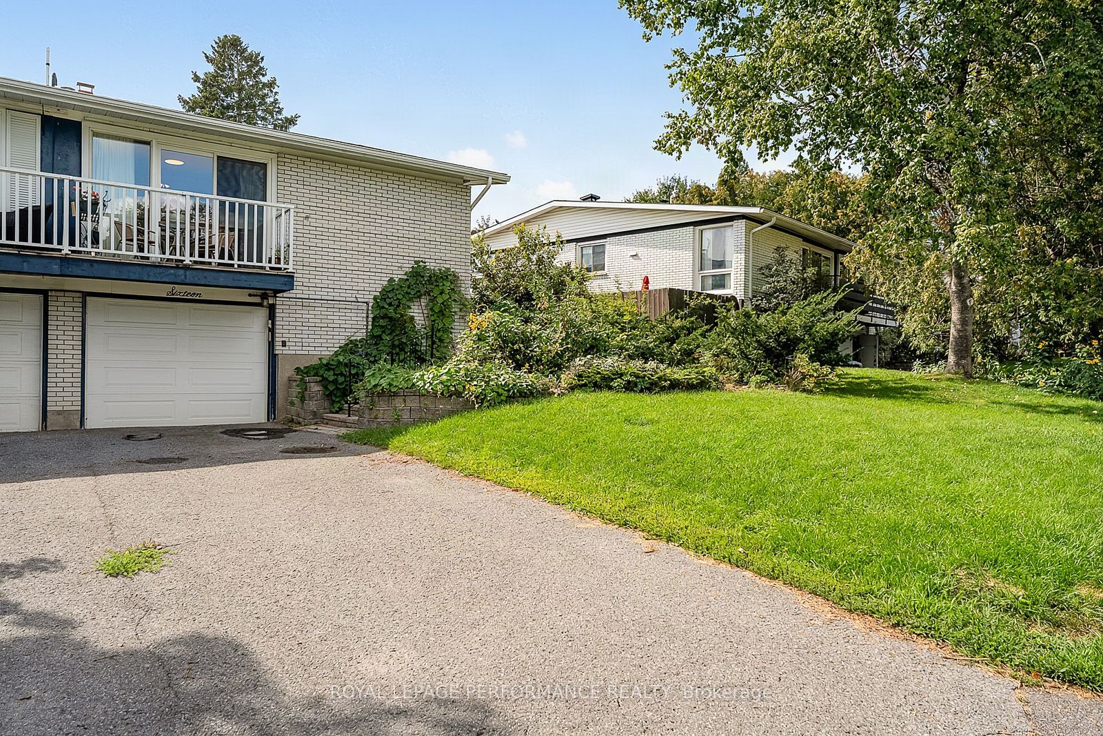 16 Woodmount Crescent