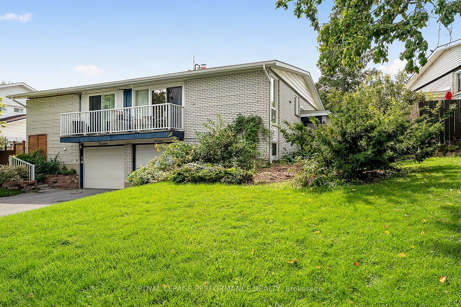 16 Woodmount Crescent