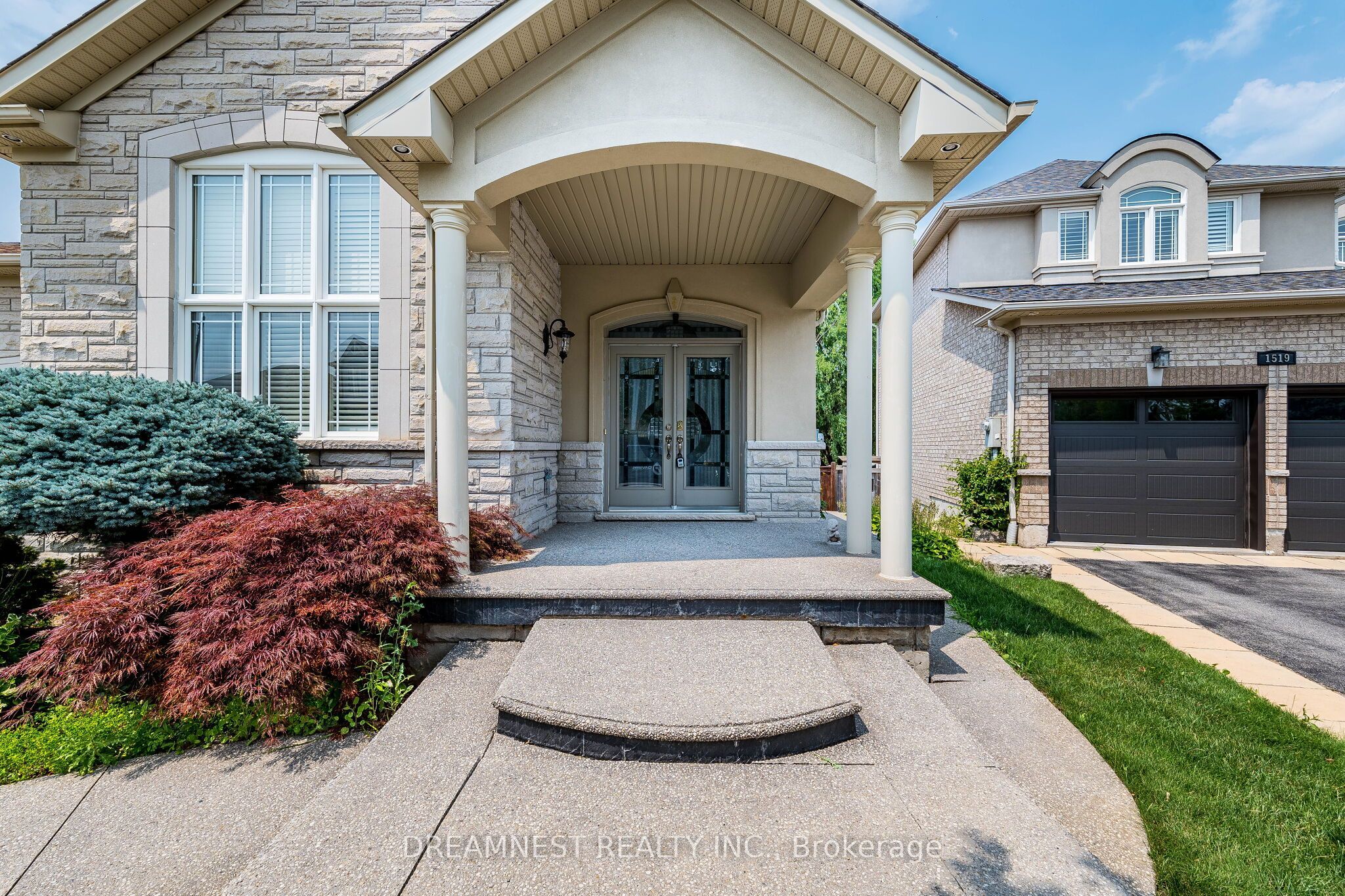 1515 Stewart Crescent