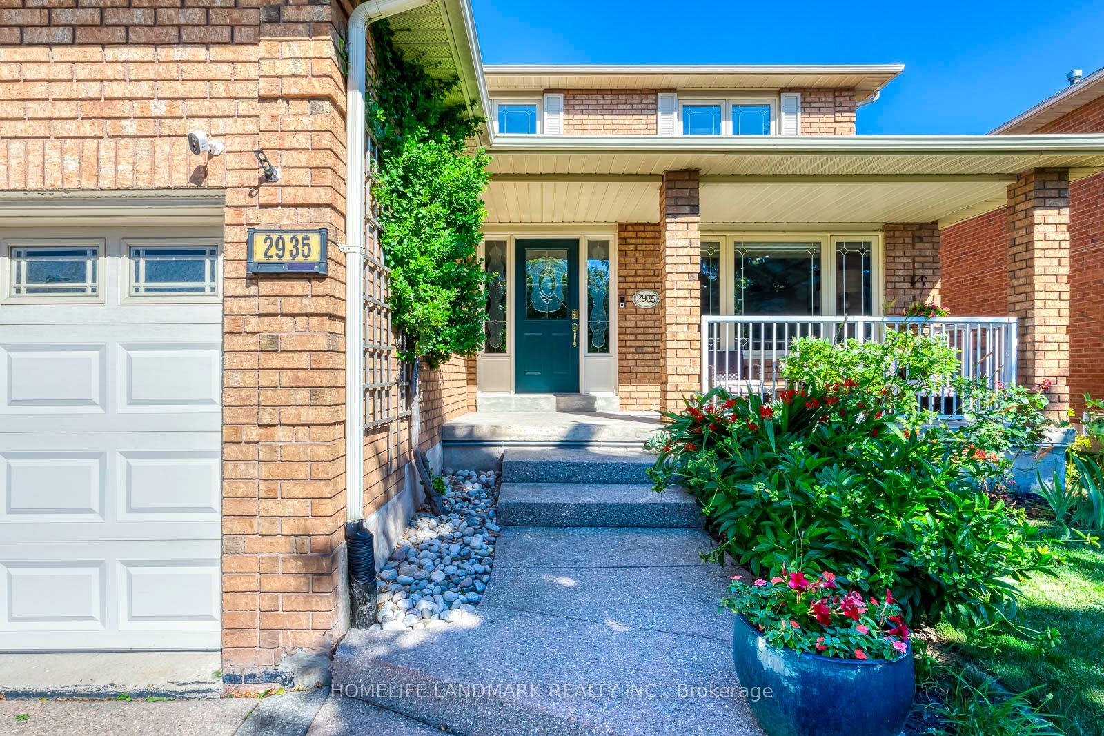 2935 Kingsway Drive