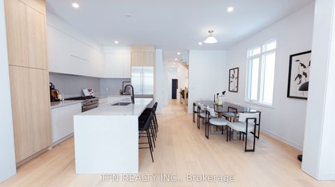 12 Imogene Court Richmond Hill ON L4C 6J7