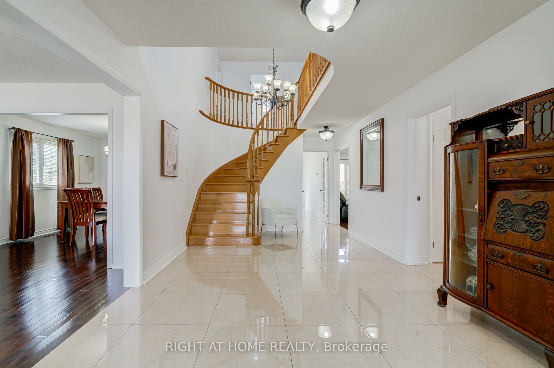 123 Lamp Crescent
