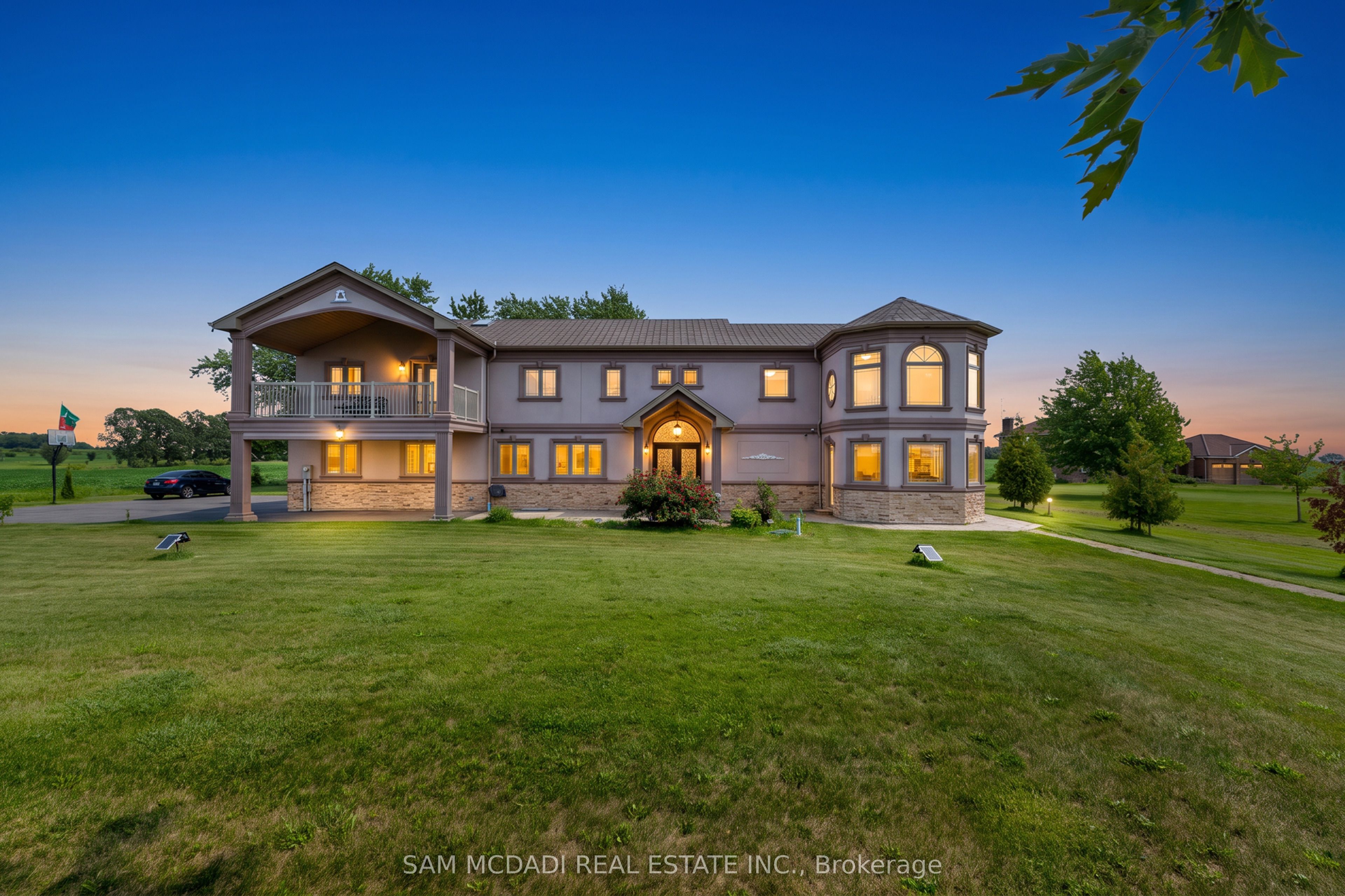 3136 Lower Base Line W