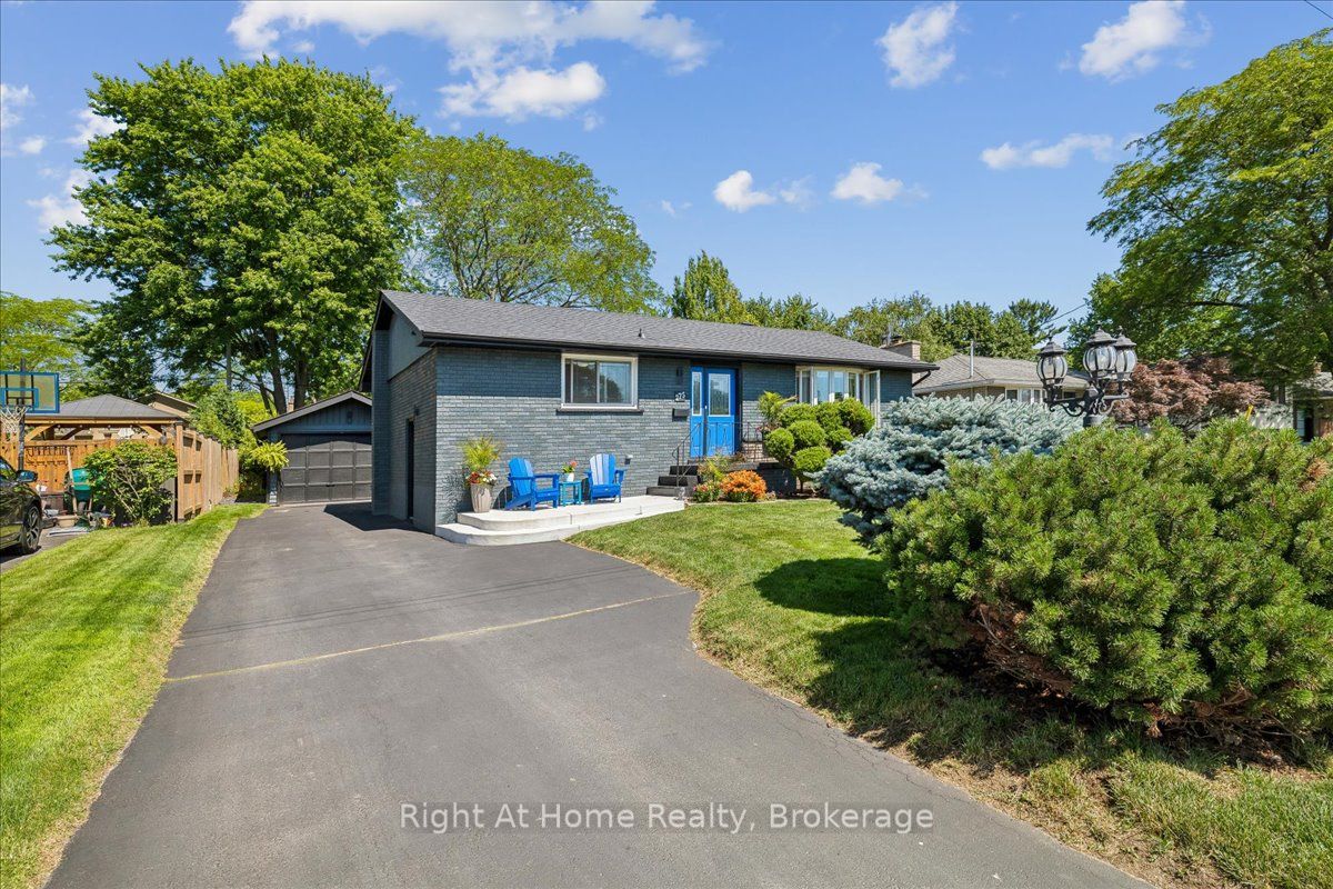 275 Kent Crescent